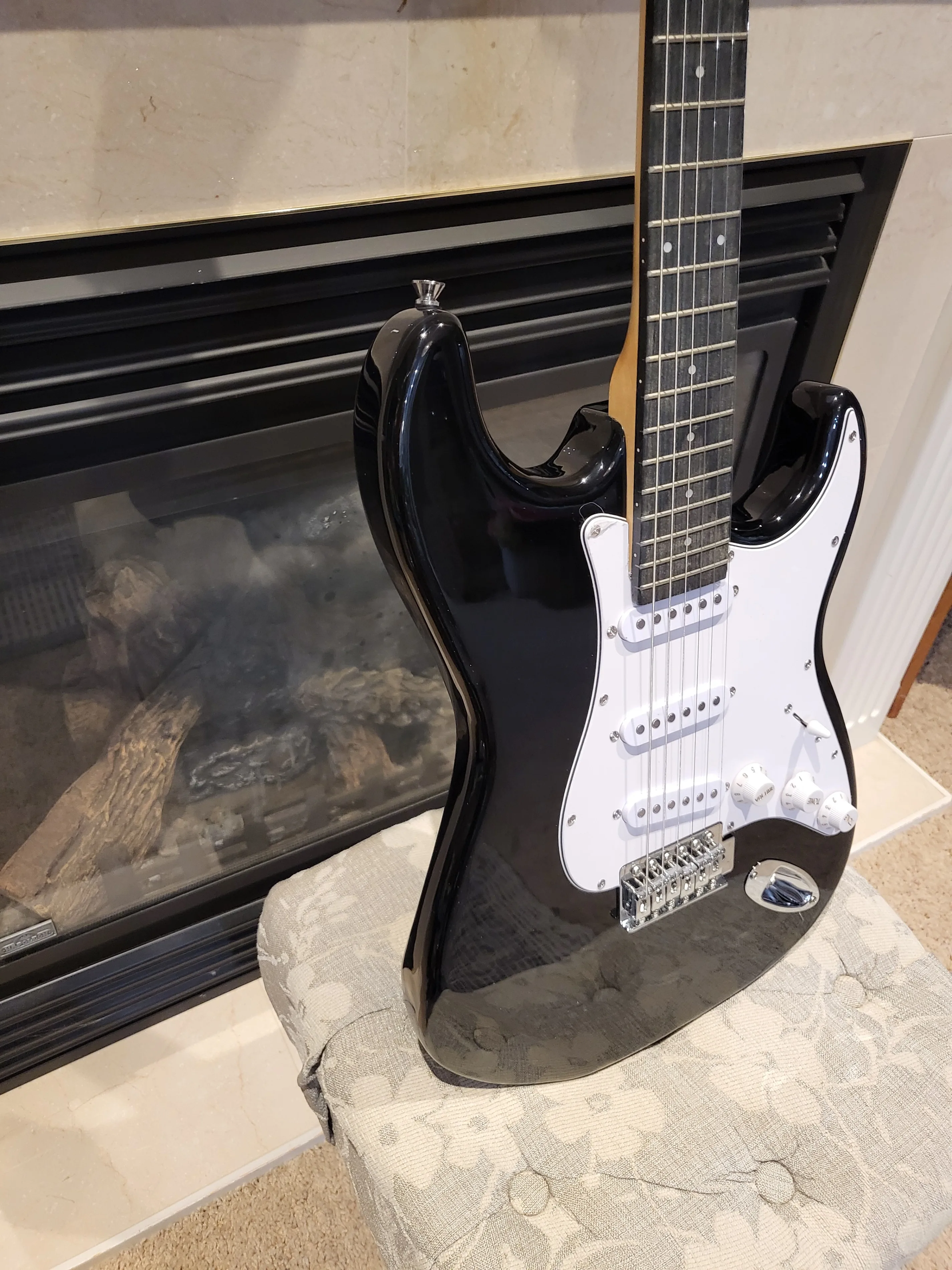 Ready to Play! NEW Full-Size Electric Guitar - Starter Ready BK image indicator(2)