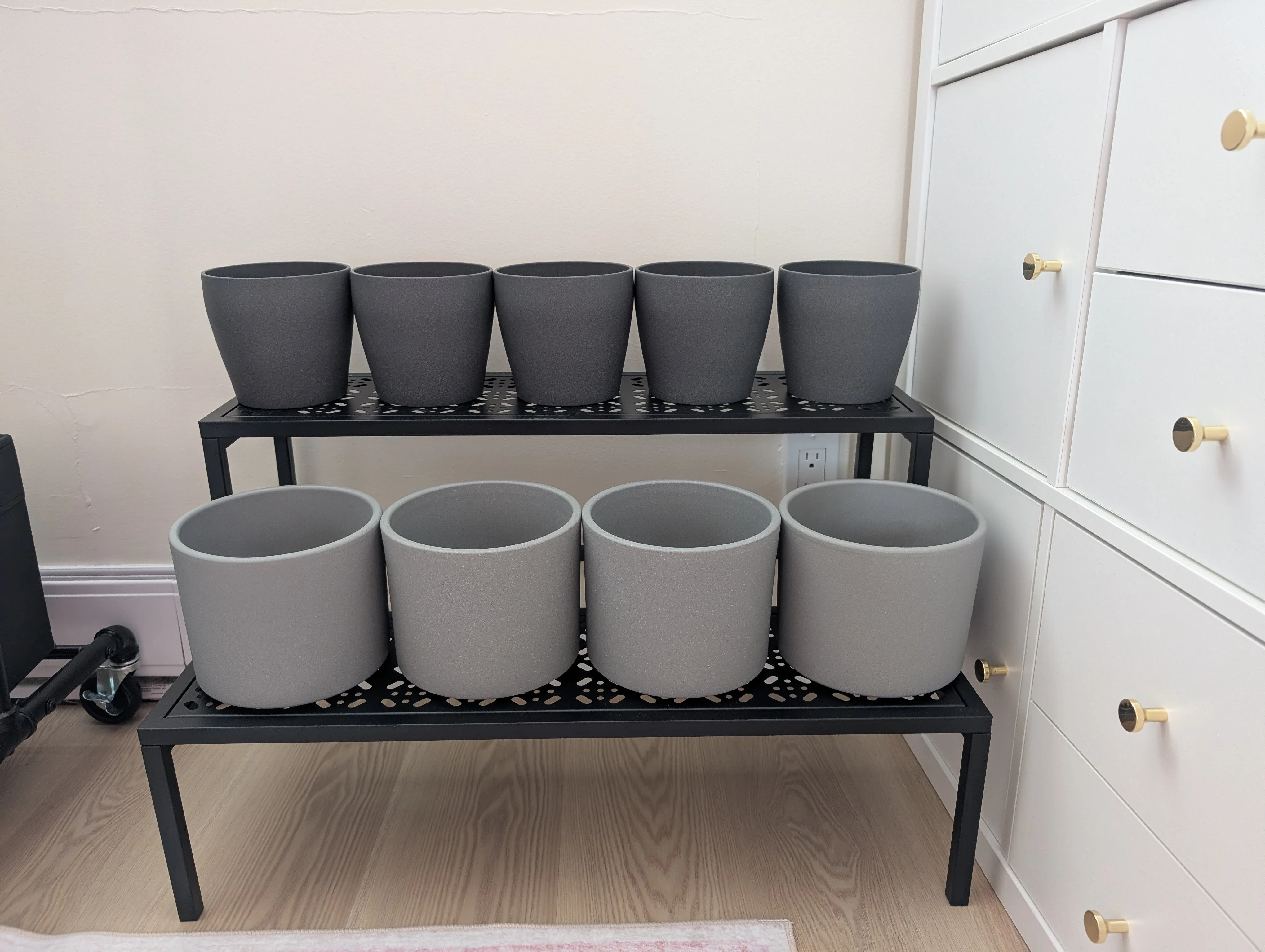 2-Tier Metal Plant Stand image indicator(4)