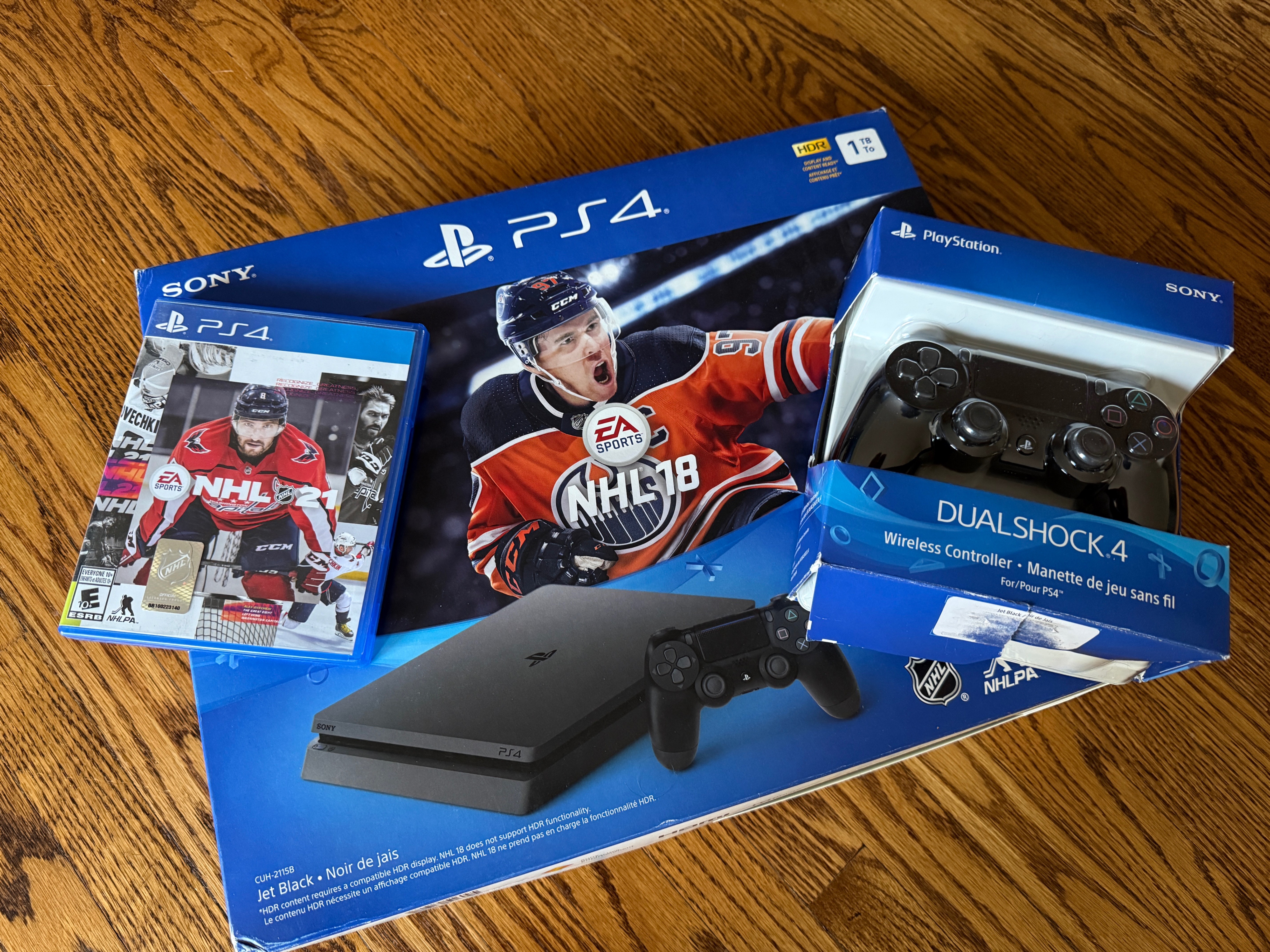 Sony PlayStation 4 (PS4) 1TB NHL 18 Bundle + Extras - photo 3