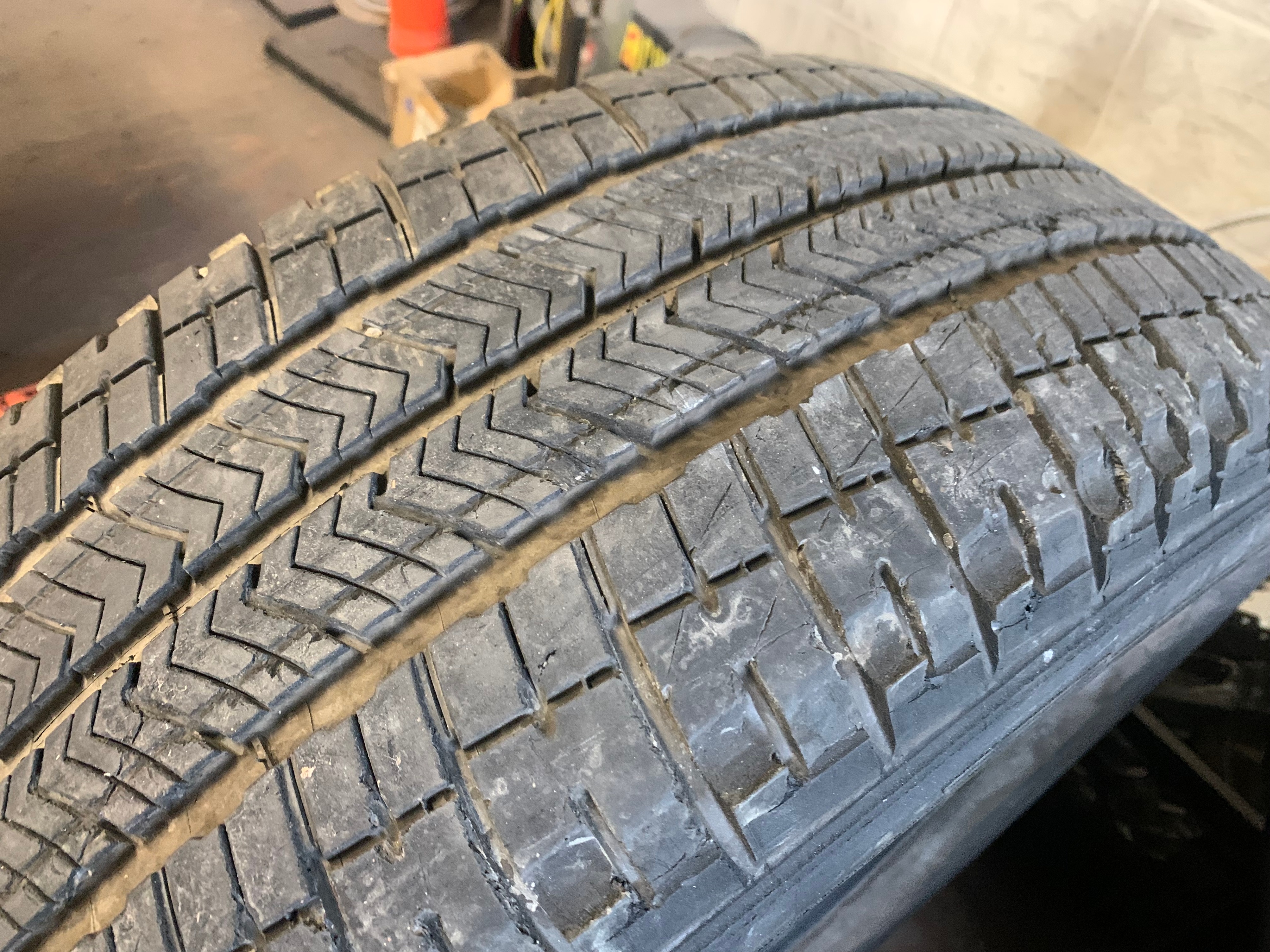 1 X single 275/65/18 M+S 116T Michelin Primacy XC with 60% tread - photo 4