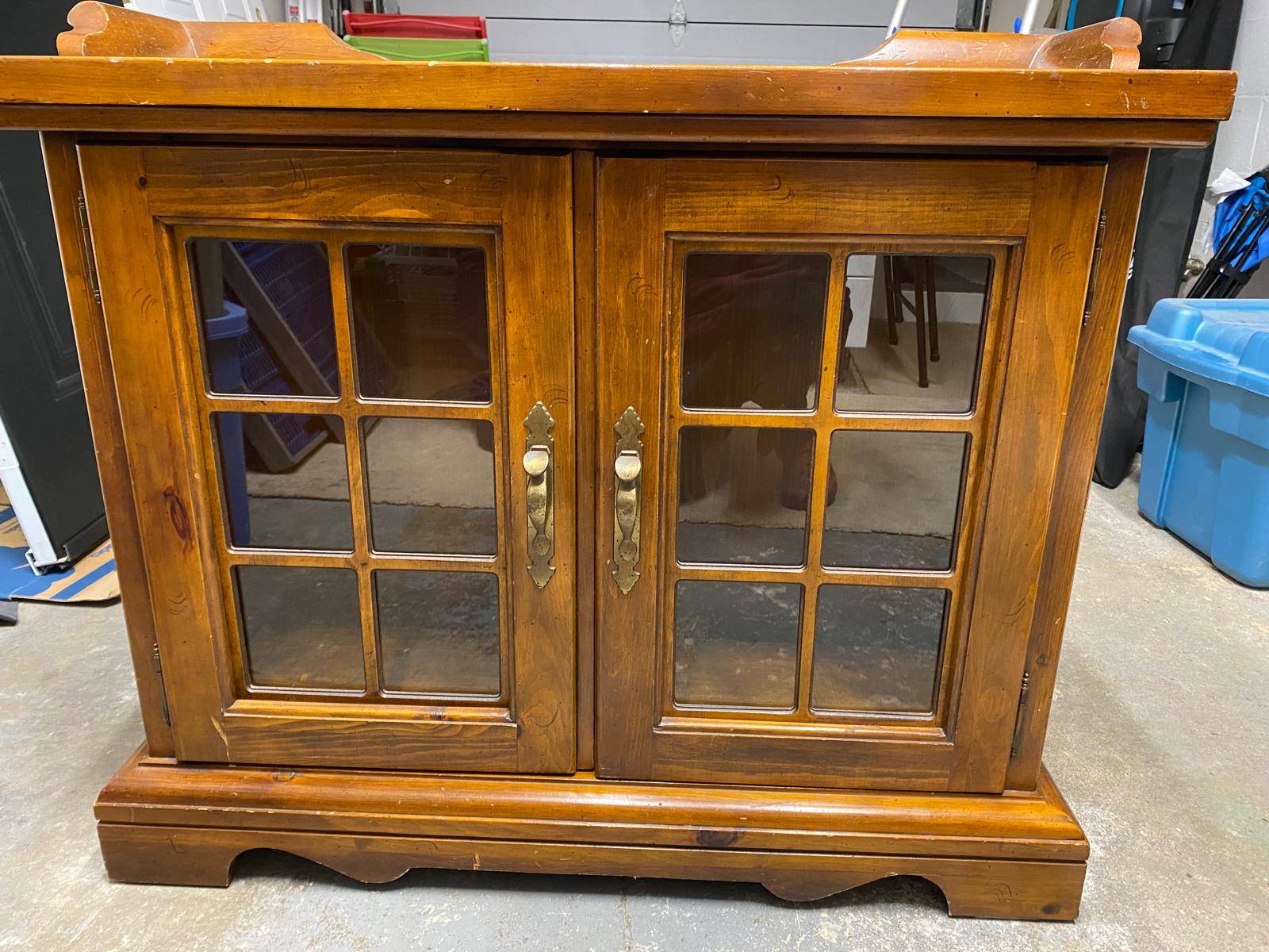 Mini China Glass Cabinet, with one interior shelf