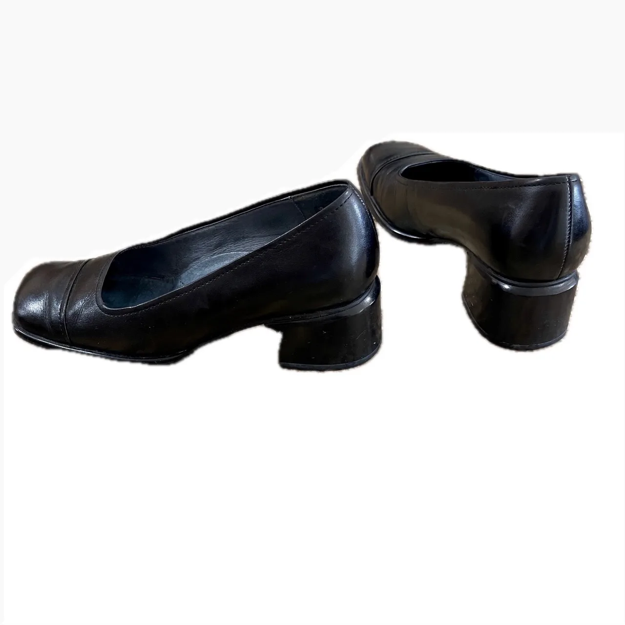 Hush Puppies Black Leather Pumps - Size 8 image indicator(3)