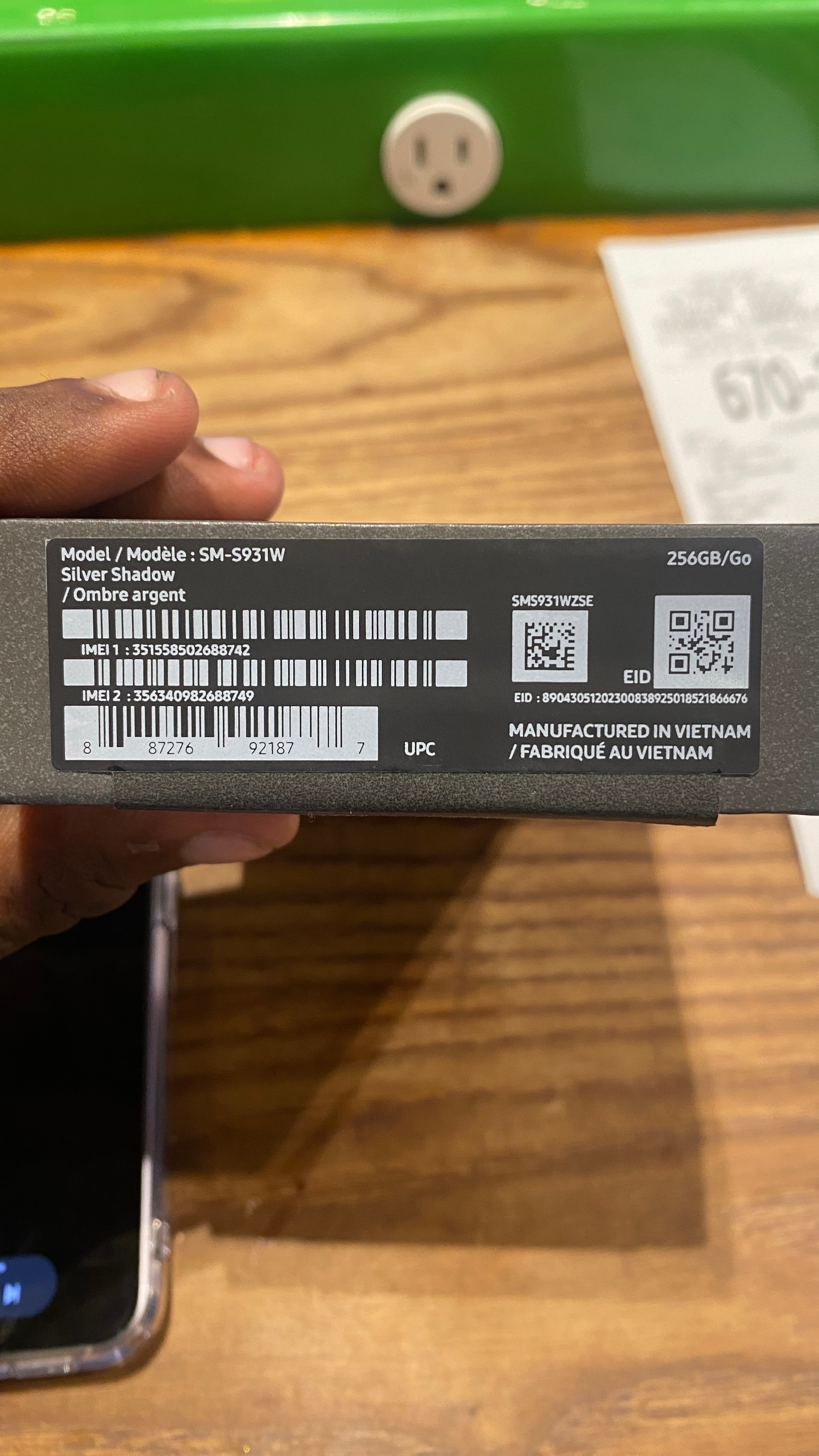 Samsung Galaxy S25 256GB – Unlocked – Like New + Spigen Case - photo 4