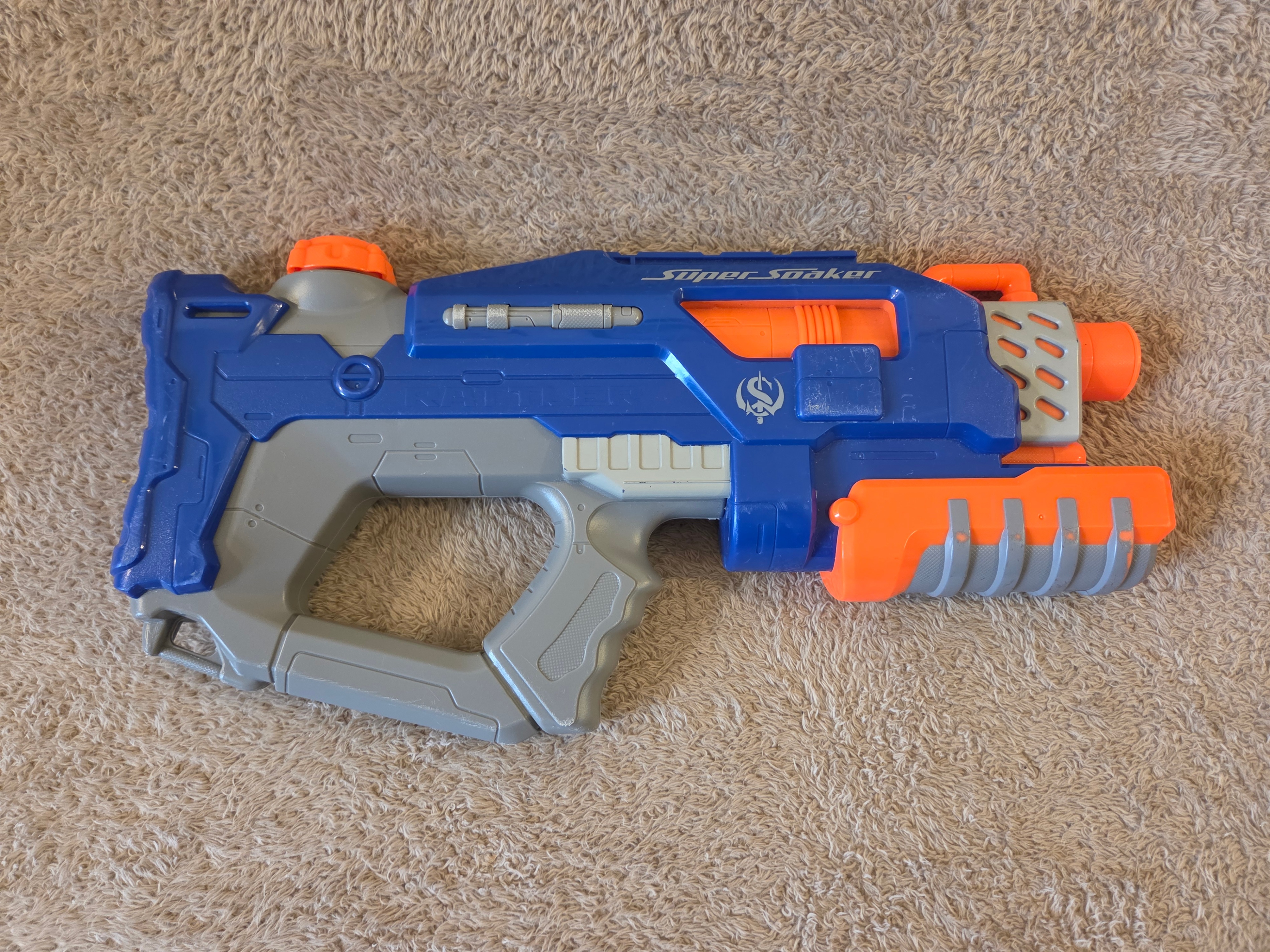 Nerf Super Soaker Rattler – Pump-Action Water Blaster