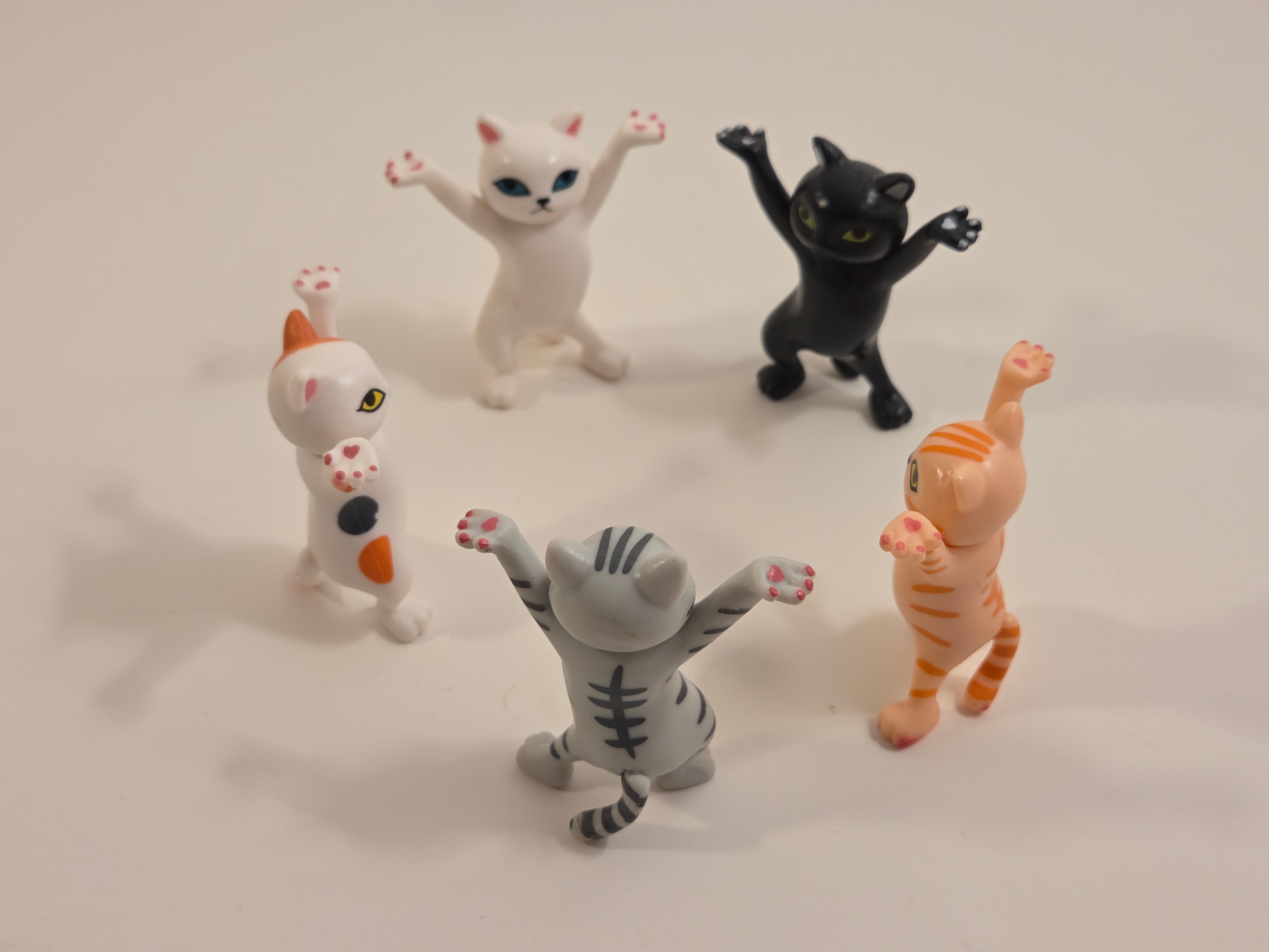 Set of 5 Mini Cat Figurines – 8 cm, cute desk decor