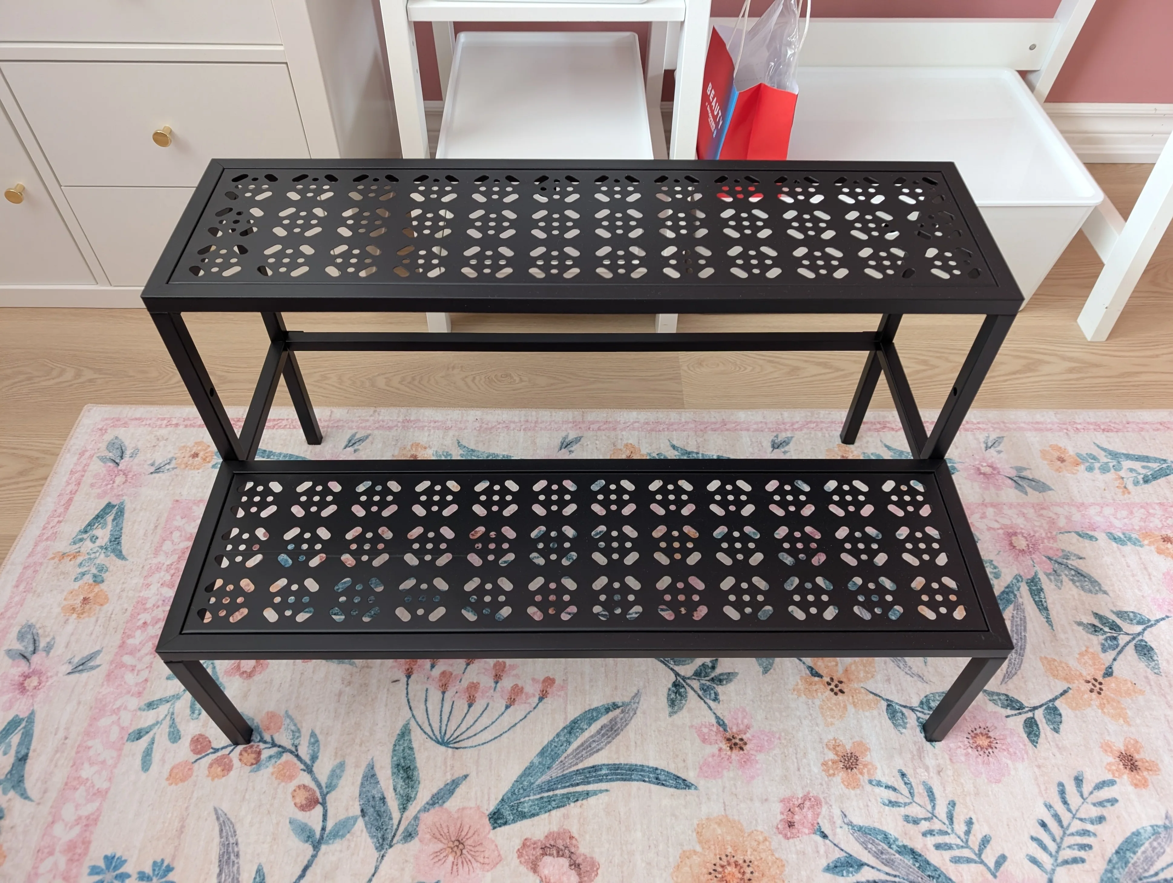 2-Tier Metal Plant Stand image indicator(2)