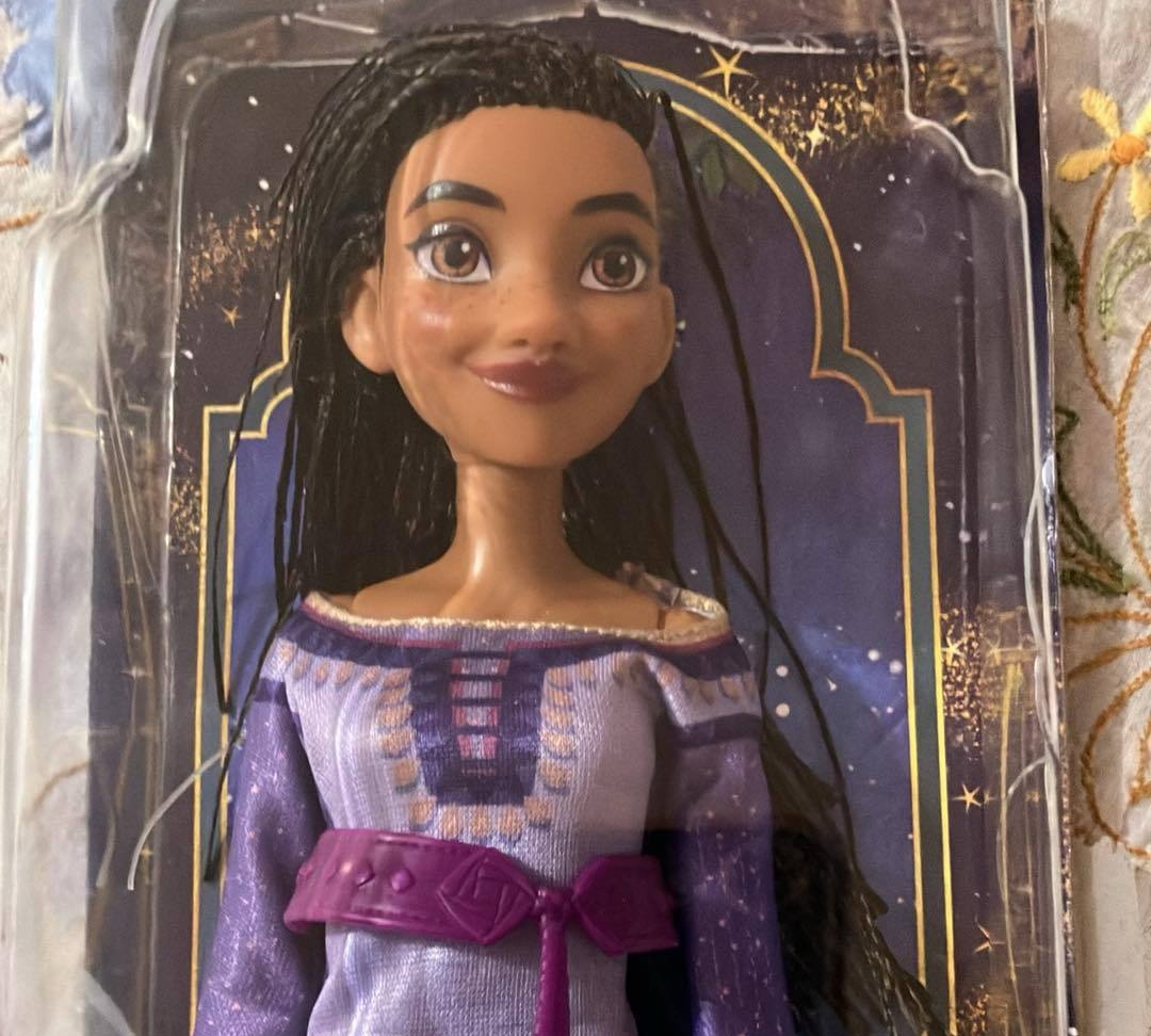 Mattel Disney's Wish Asha of Rosas Posable Fashion Doll (New) - photo 2