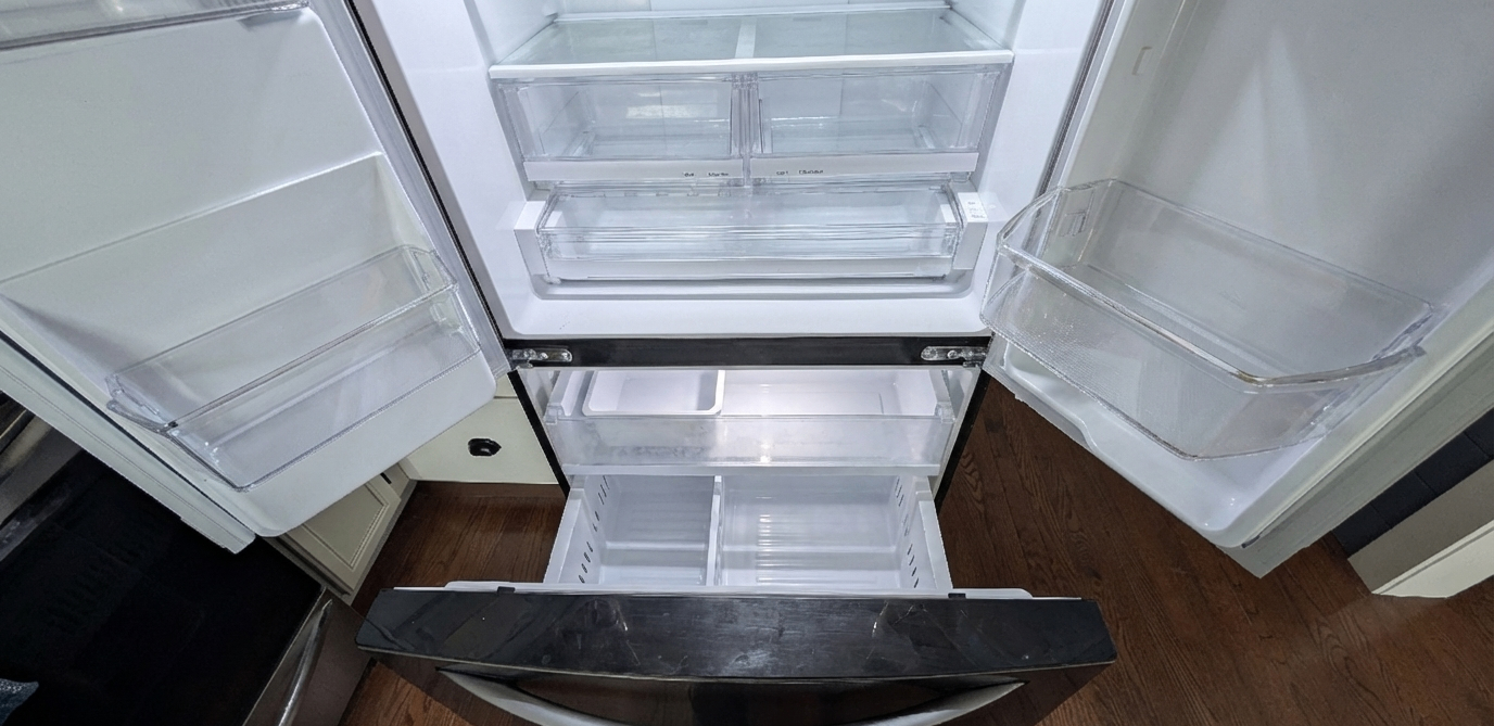 LG 33-inch French Door Fridge with Ice & Water Dispenser - photo 2