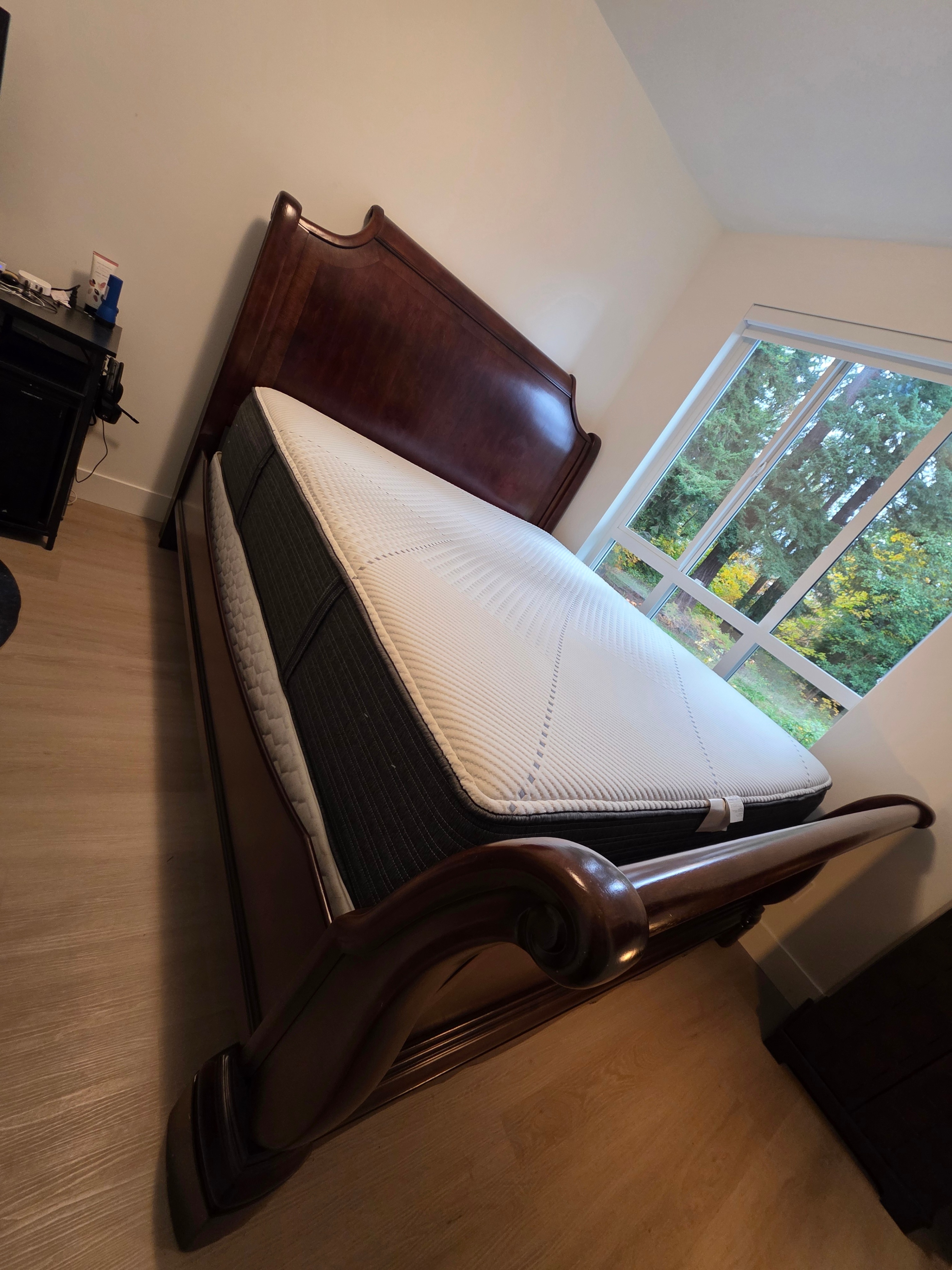 King Sized - Solid Wood bedframe + Beautyrest Plush Mattress - photo 3