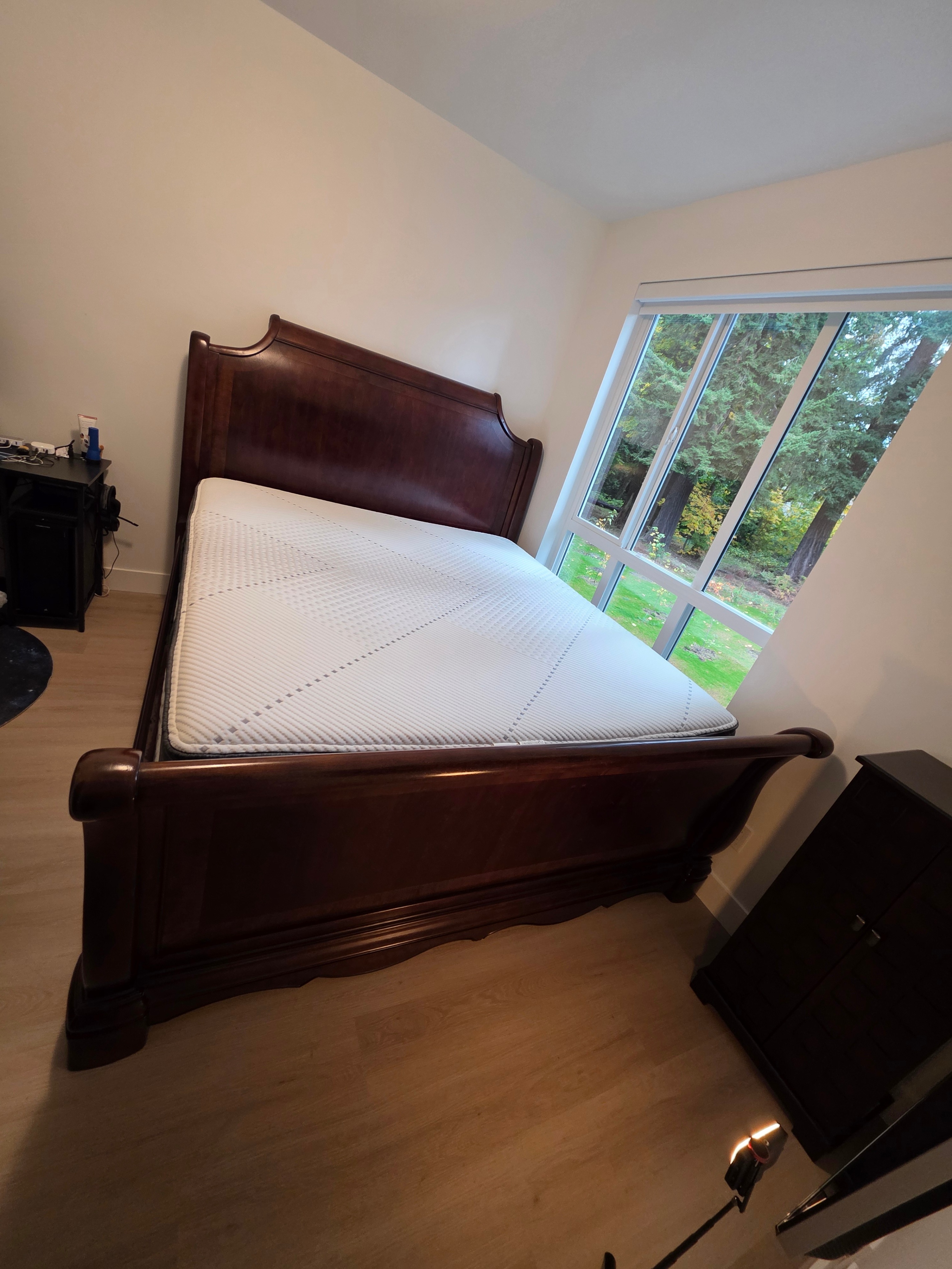 King Sized - Solid Wood bedframe + Beautyrest Plush Mattress - photo 2