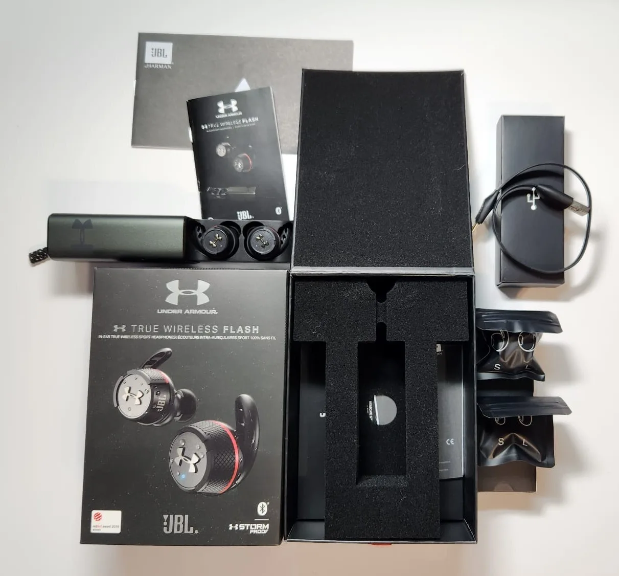 Under Armour: JBL Earbuds image indicator(2)