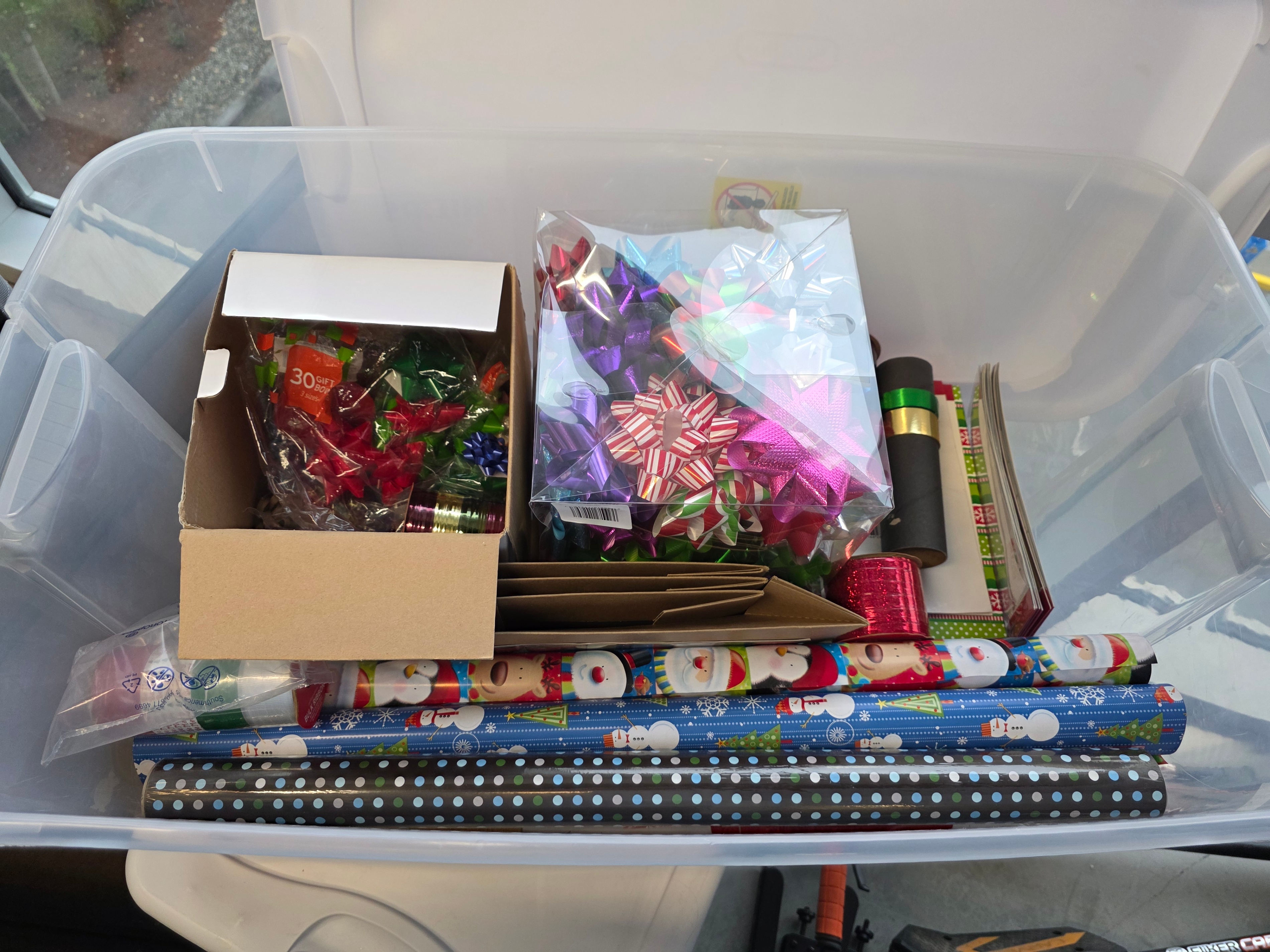 110 L Tote of Christmas Wrap, Ribbons and boxes