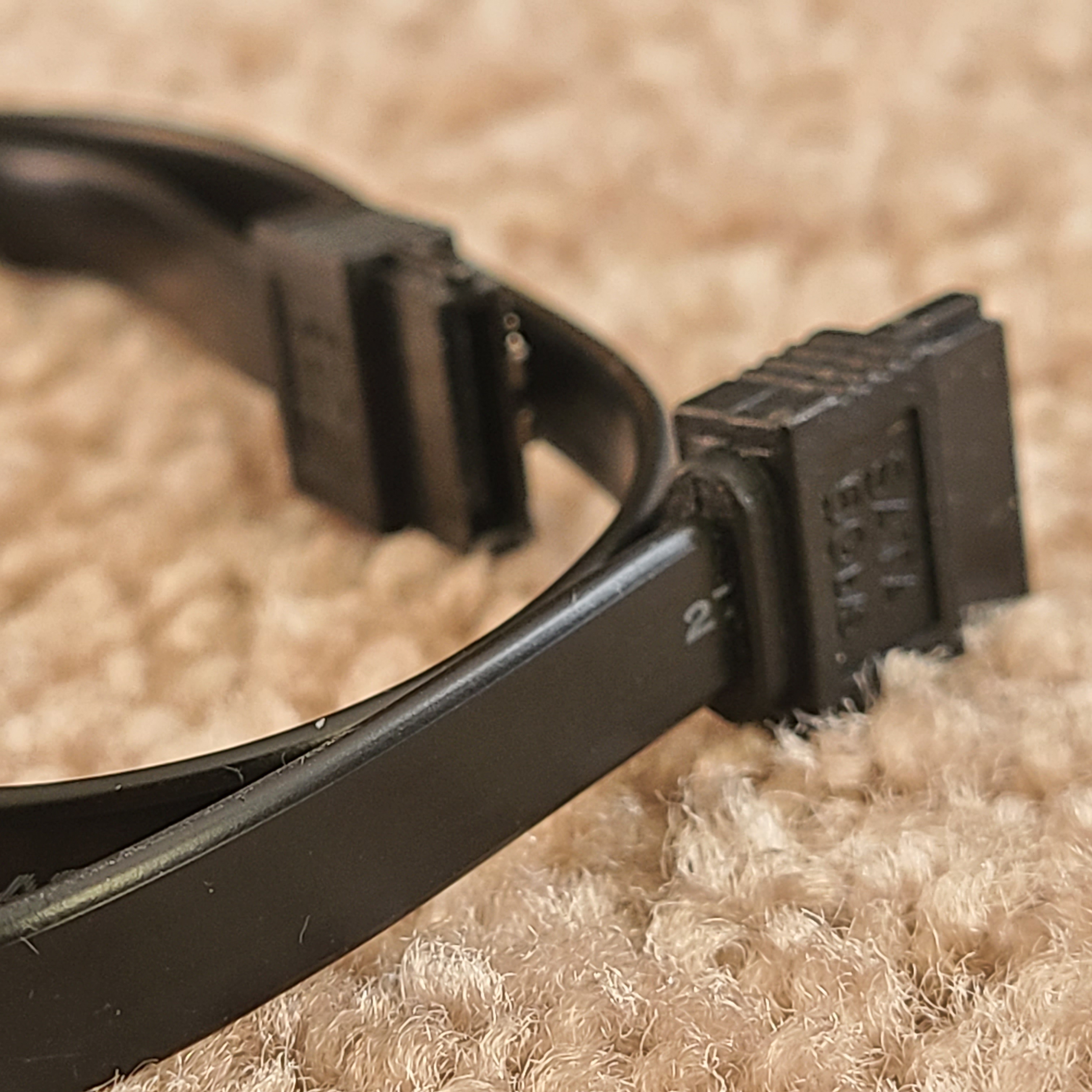 SATA III 6.0GB/s cable with latch - photo 4