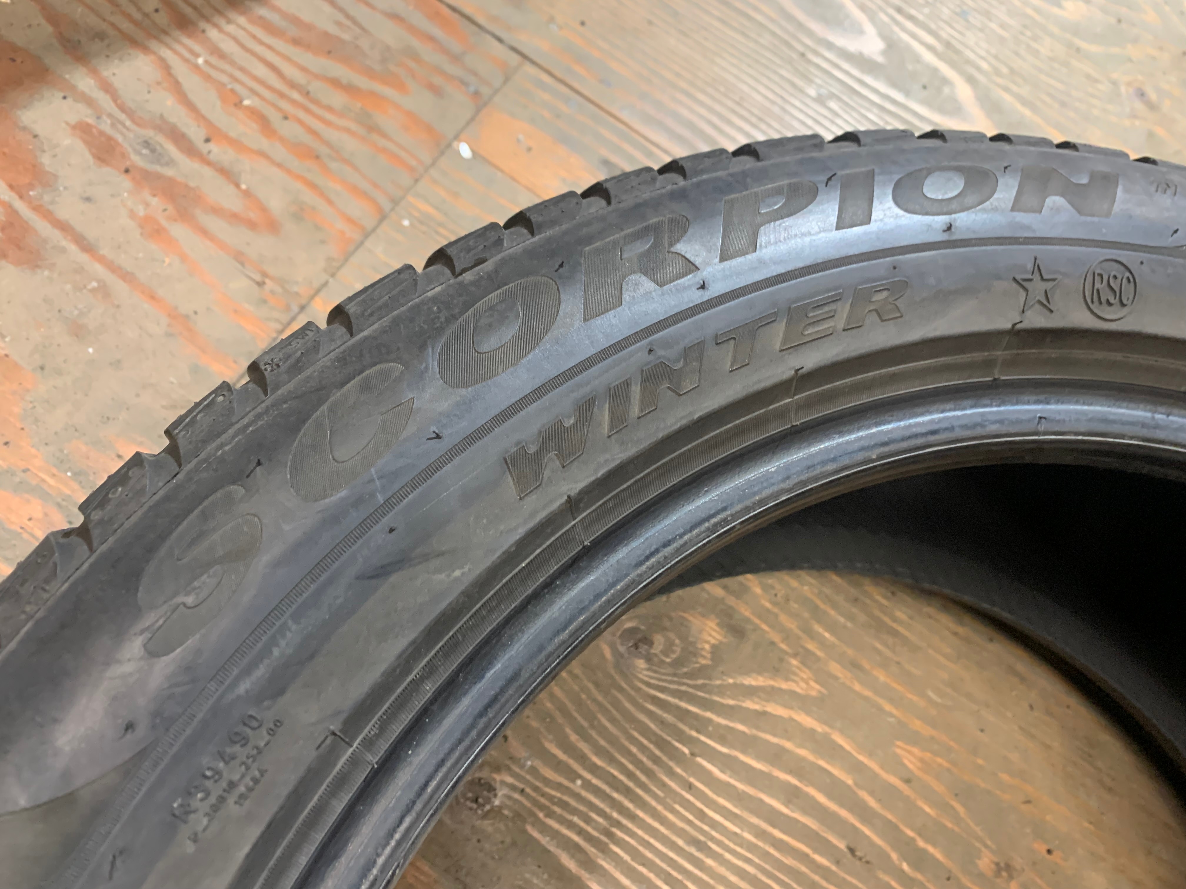 PAIR of 275/45/20 M+S 110V Pirelli Scorpion Winter RFT with 70% - photo 5
