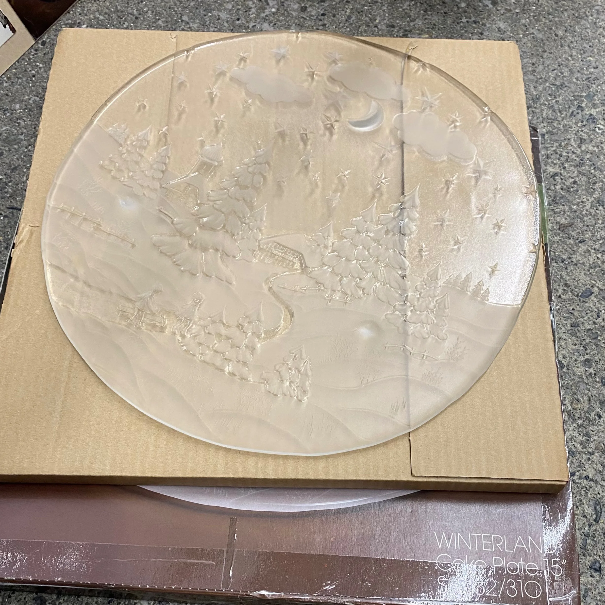 Winterland Cake Plate 15in image indicator(2)