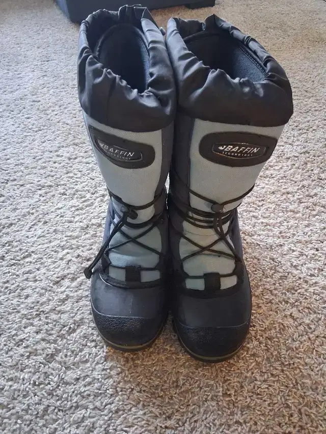 Baffin Boots men size 8 or women size 10