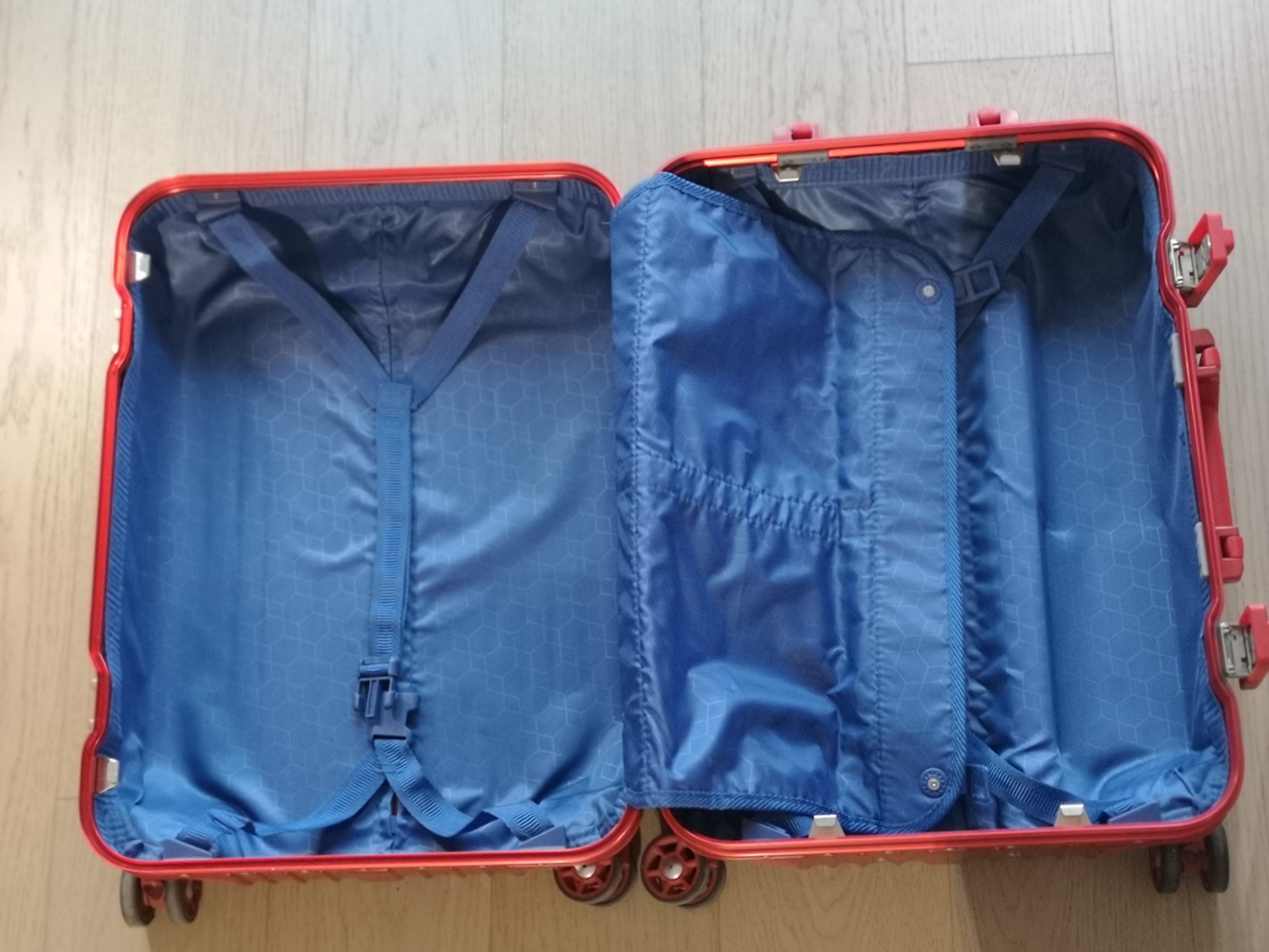 Trendy Red Carry-On Suitcase - 21 Inches small luggage - photo 3