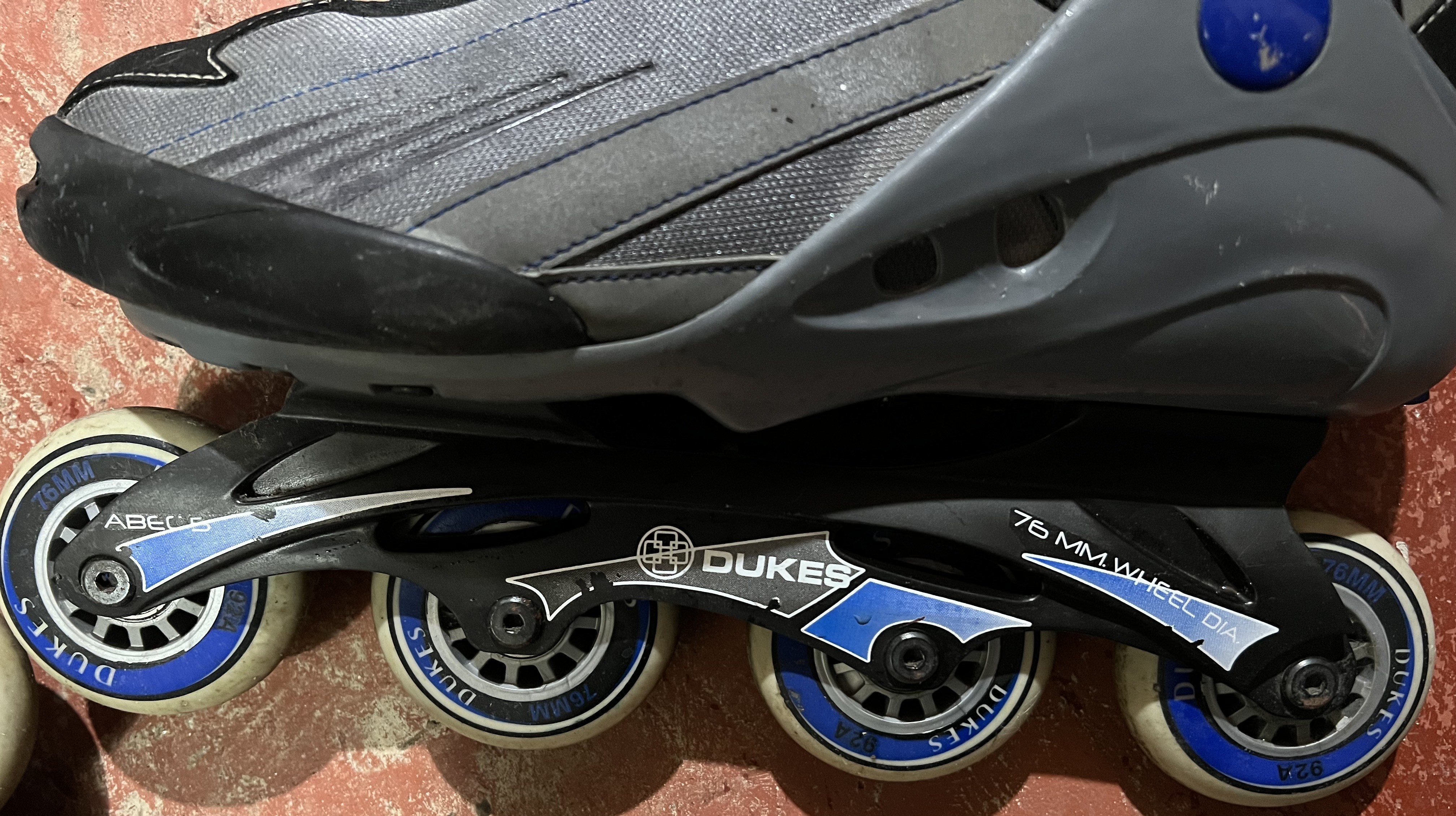 Dukes Rollerblades Size 9.5 / 10 - photo 2
