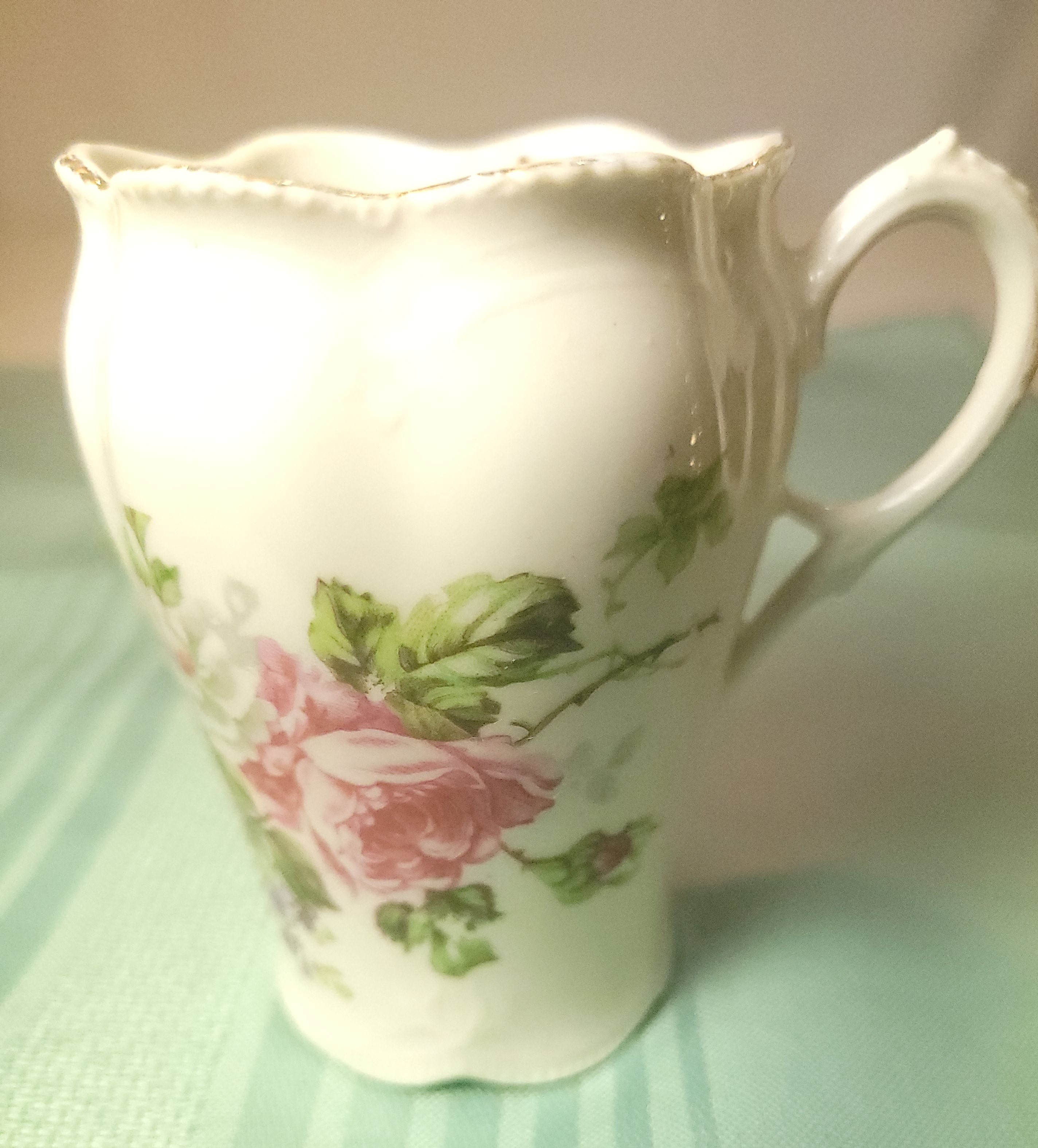 1950s Porcelain Creamer - Pink Moss Rose Pattern, Scalloped Gold - photo 2