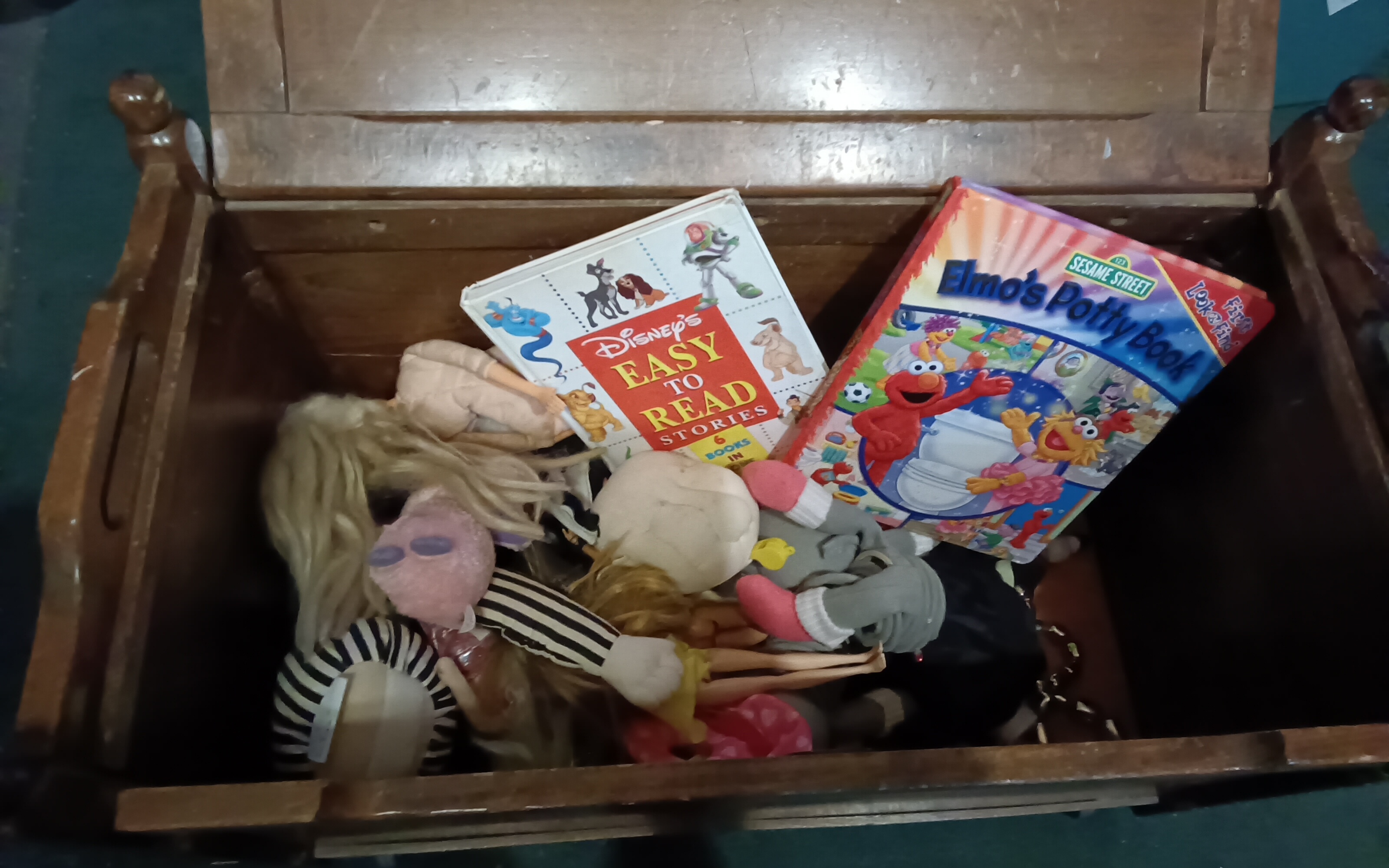 Toy box with toys with wheels - photo 3