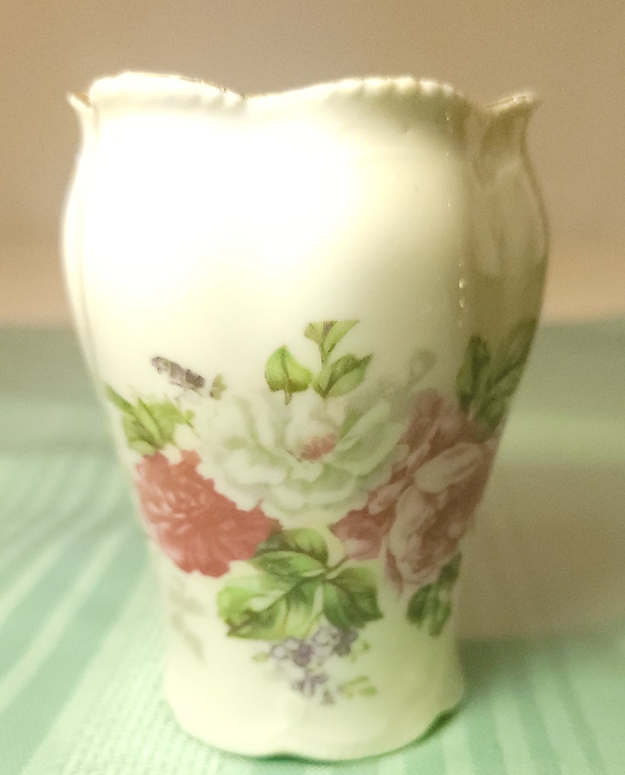 1950s Porcelain Creamer - Pink Moss Rose Pattern, Scalloped Gold - photo 4