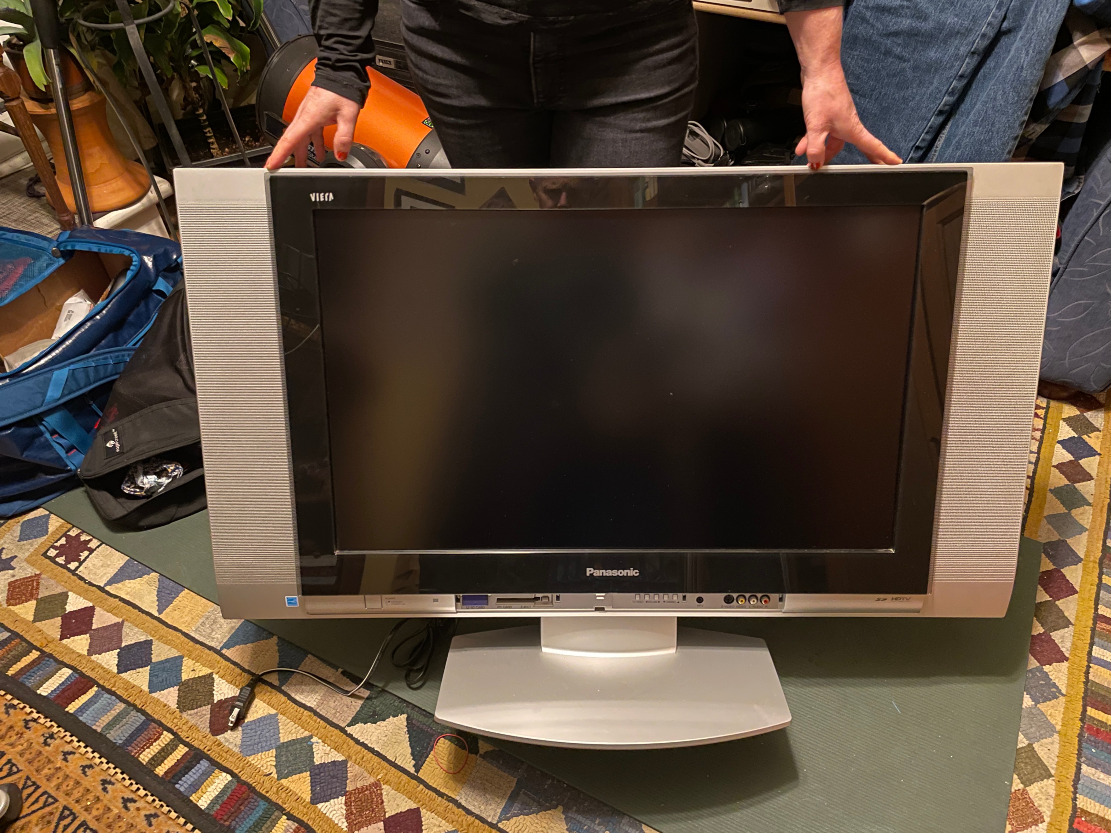 Panasonic 32" LCD TV - photo 4