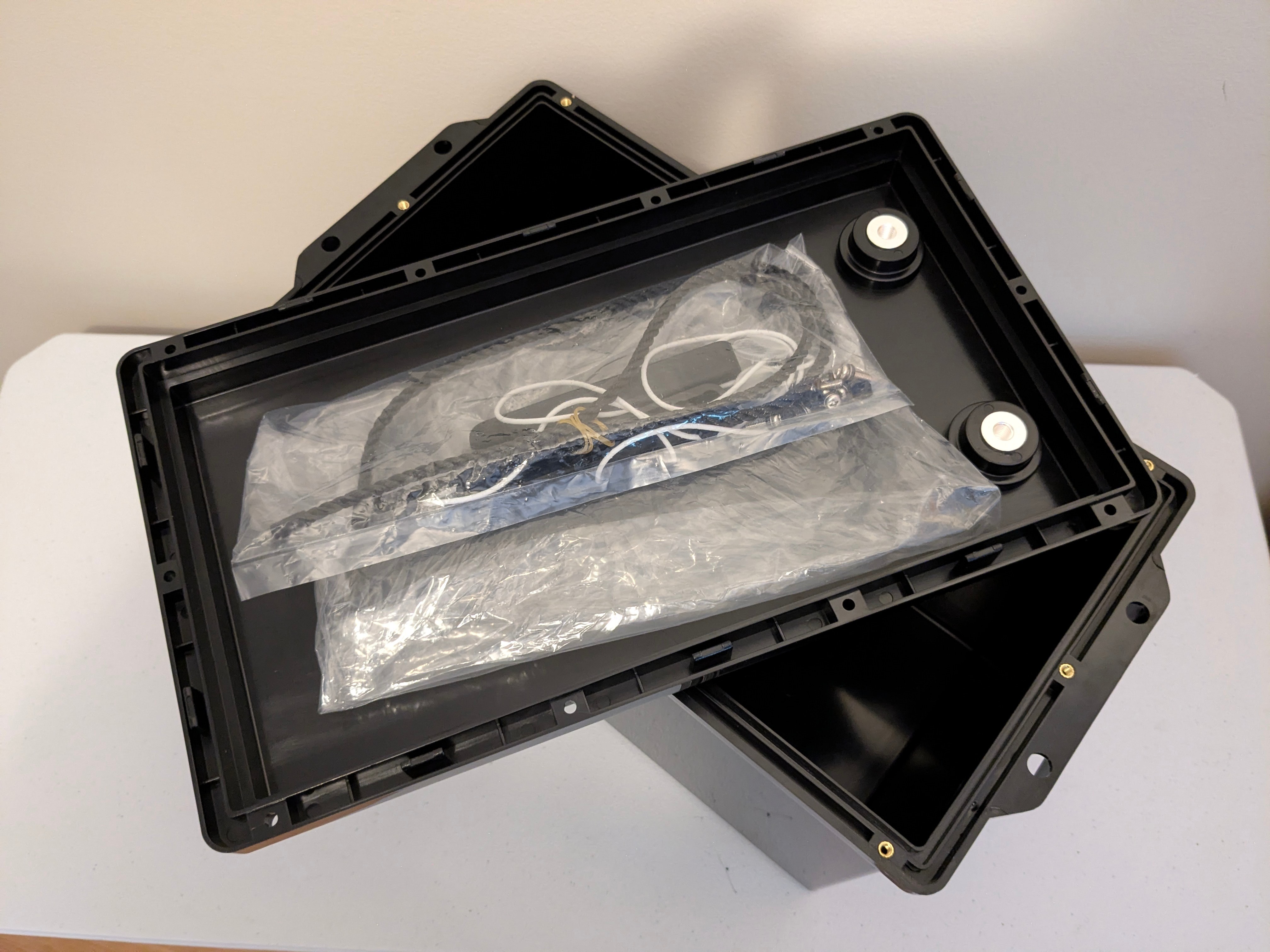 180AH 314AH Battery Storage Boxes 12V Solar Cells Case - photo 3