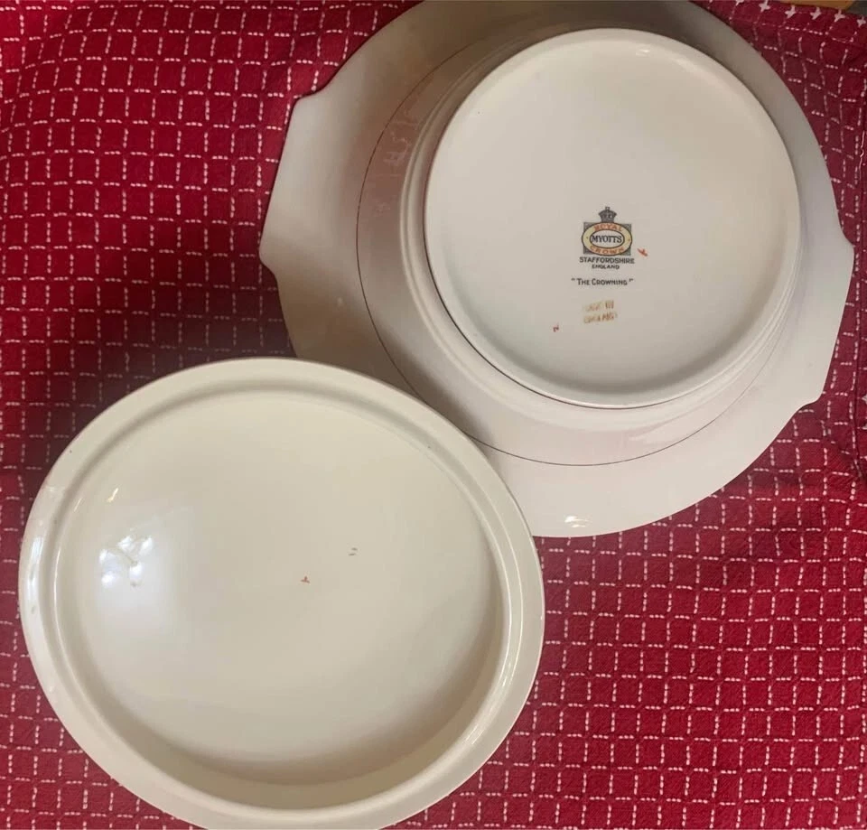Vintage Royal Myott's  "The Crowning" Large Covered Serving Bowl - photo 3