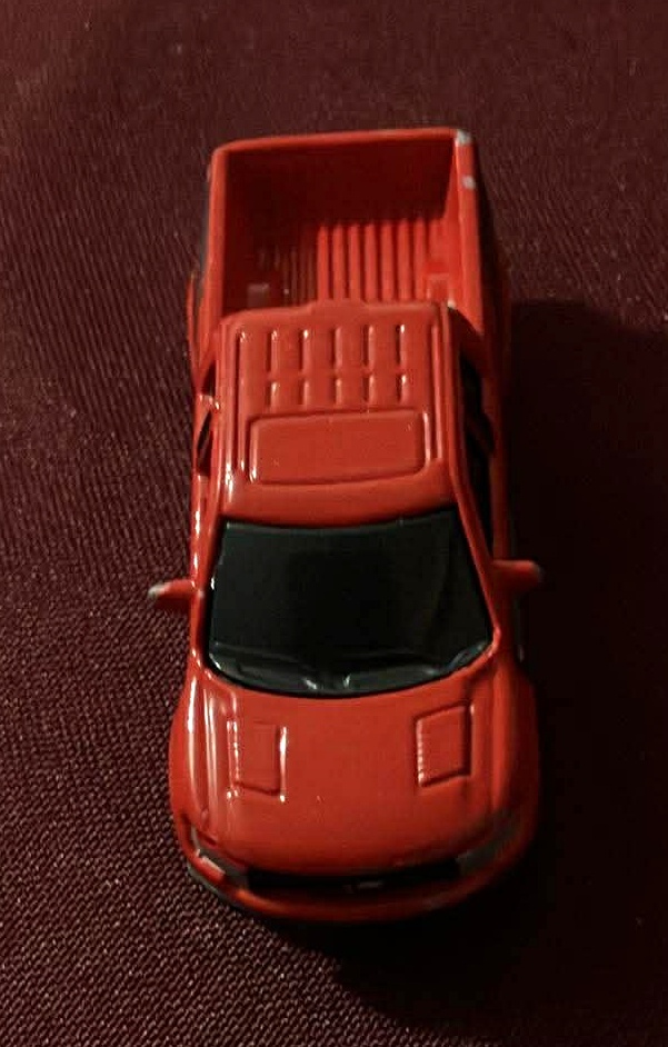 Maisto Fresh Metal Ford F-150 SVT Raptor in Red