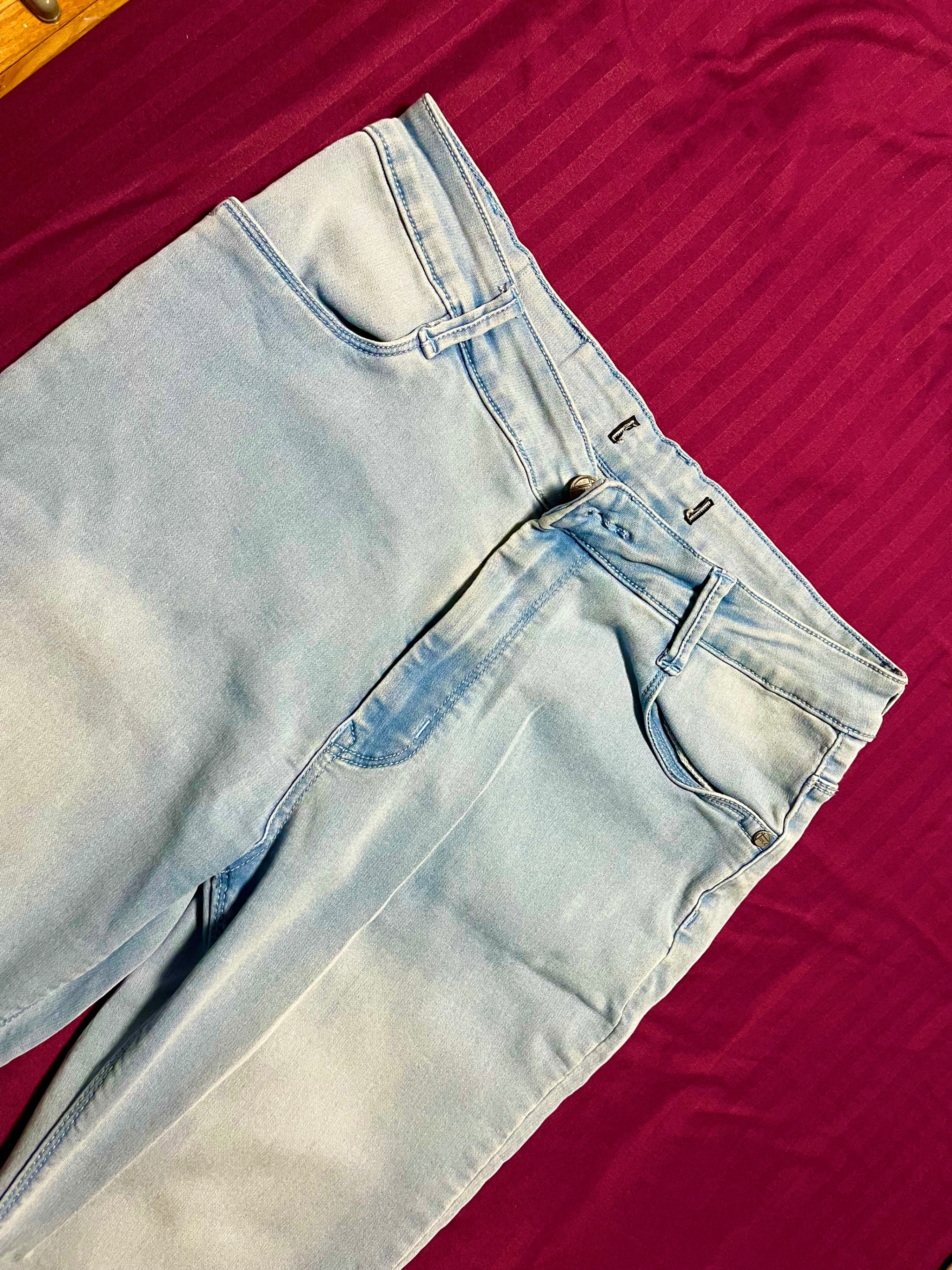 Light Wash High-Rise Denim Jeans - Great Condition! - photo 4