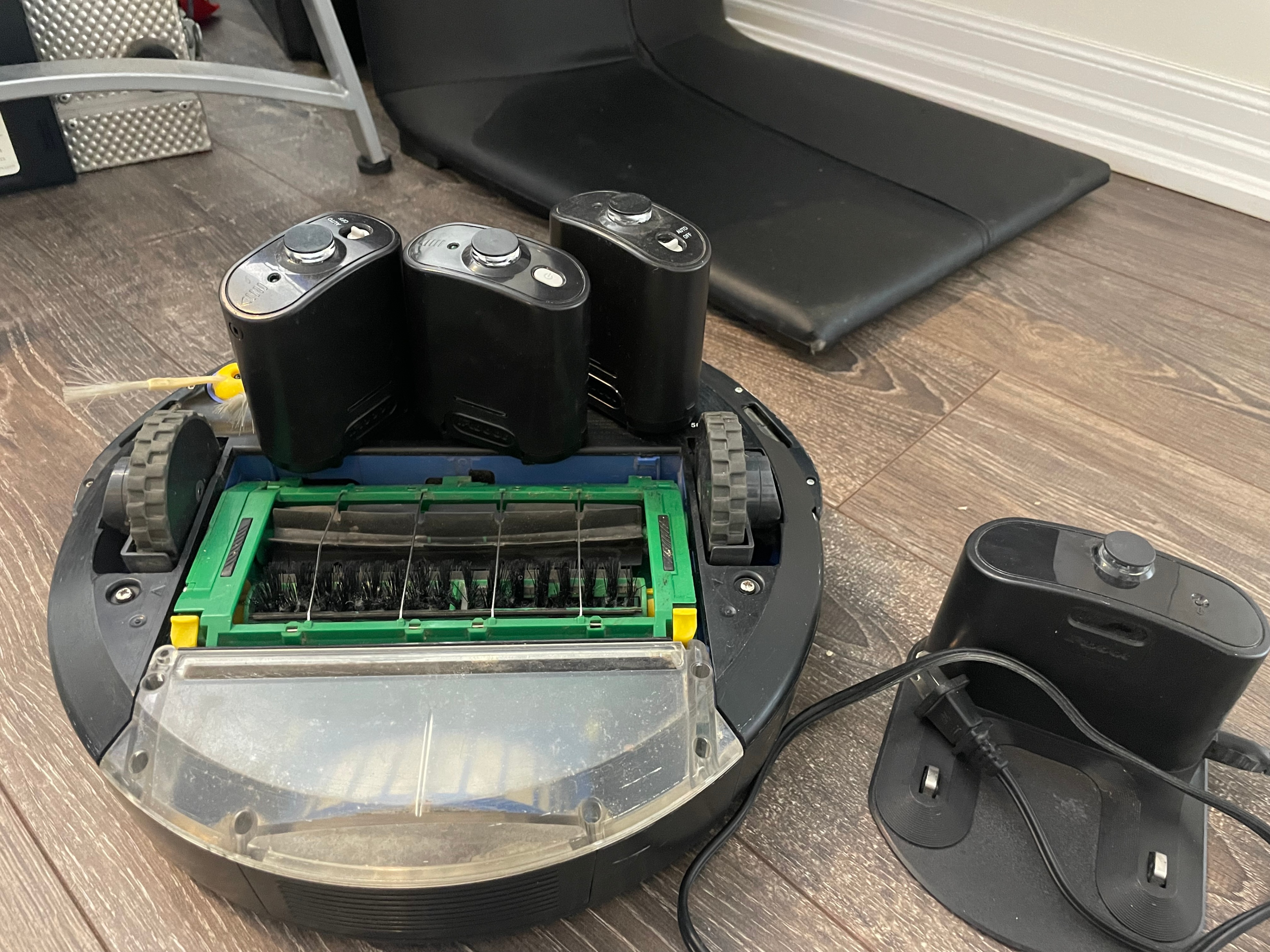 iRobot Roomba Vacuum Cleaner - photo 3
