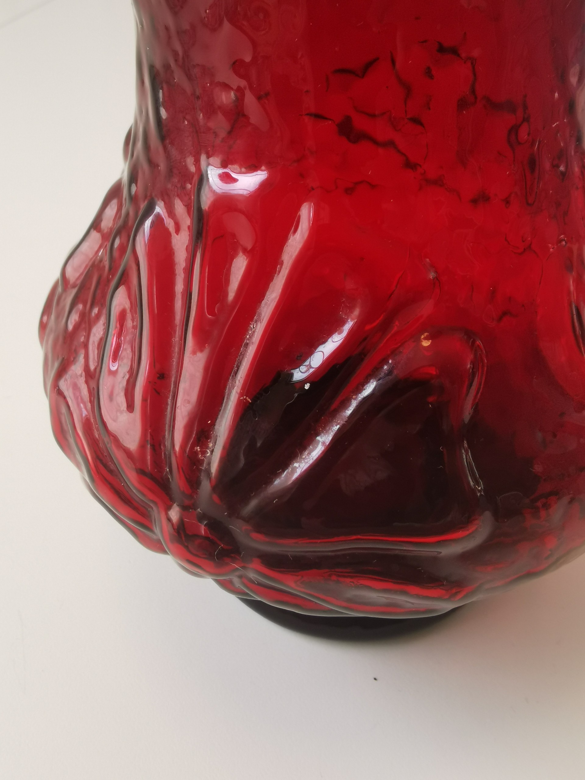 1950s Anchor Hocking Ruby Red Art Glass Vase Black Base 5.5" - photo 5