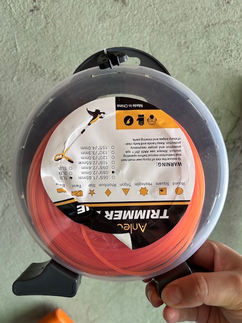 Worx 20V cordless garden grass trimmer 10in - photo 3