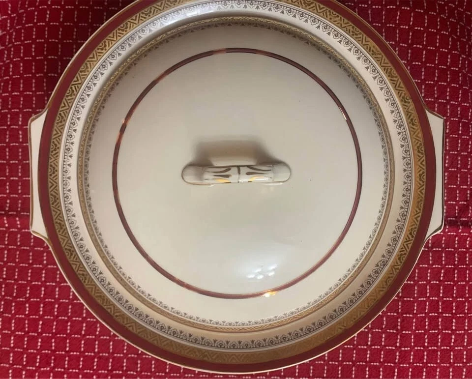 Vintage Royal Myott's  "The Crowning" Large Covered Serving Bowl - photo 2