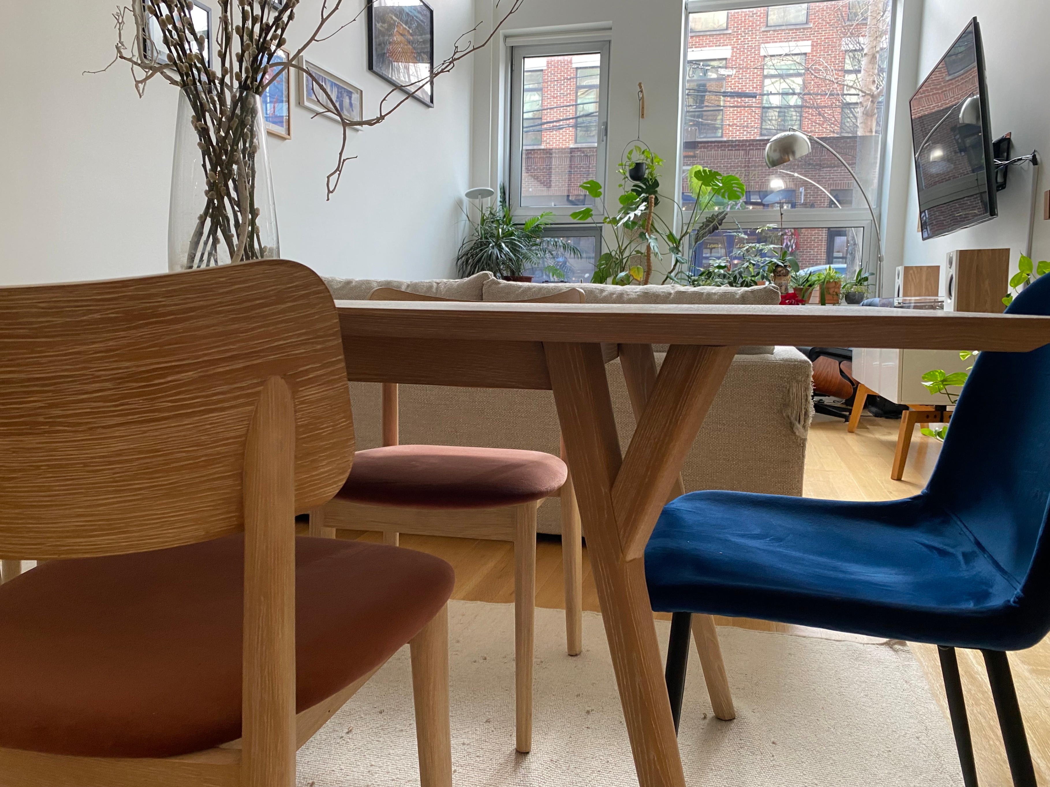 West Elm Dining Table + 4 Chairs – Light Oak, Mid-Century Style - photo 5