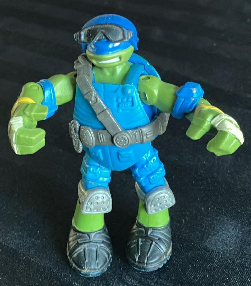 Teenage Mutant Ninja Turtles Leonardo Action Figure - 5 Inches