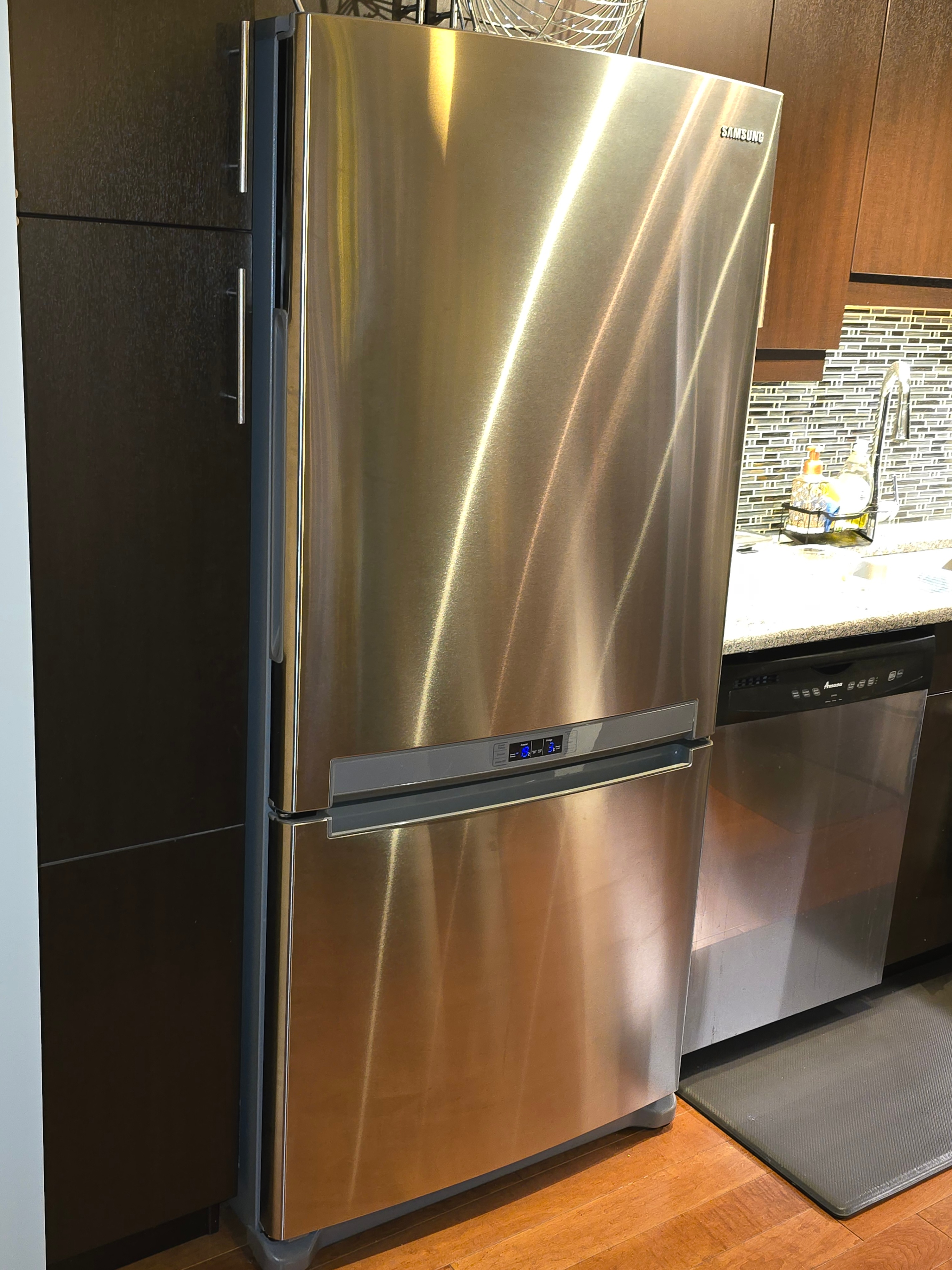 Samsung Fridge 27D x 32.5w x 69 7/8h