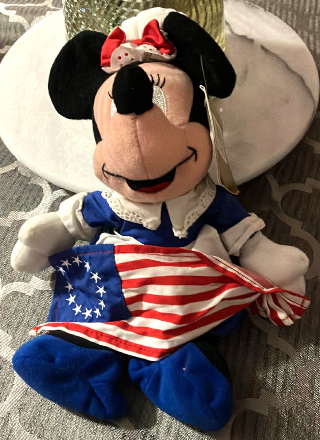 Disney Store Minnie Mouse Bean Bag Plush Betsy Ross with Flag 8"