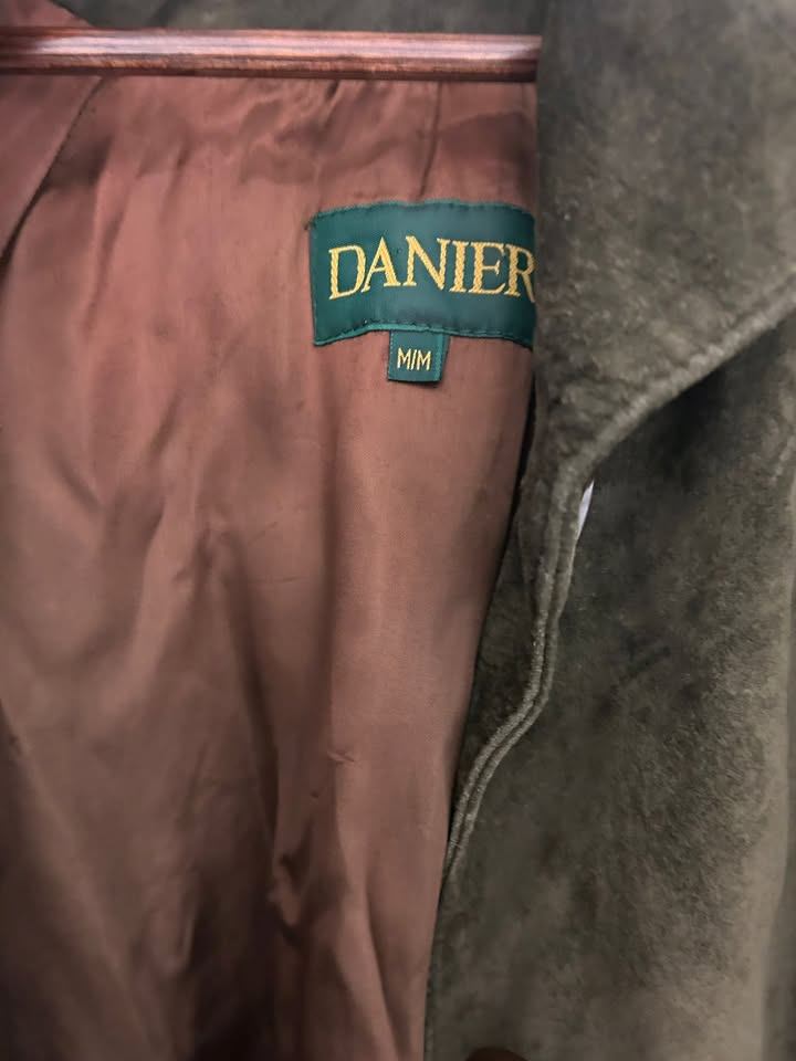 Vintage Danier Suede Swing Coat – Olive Green (Oversized Fit) - photo 4