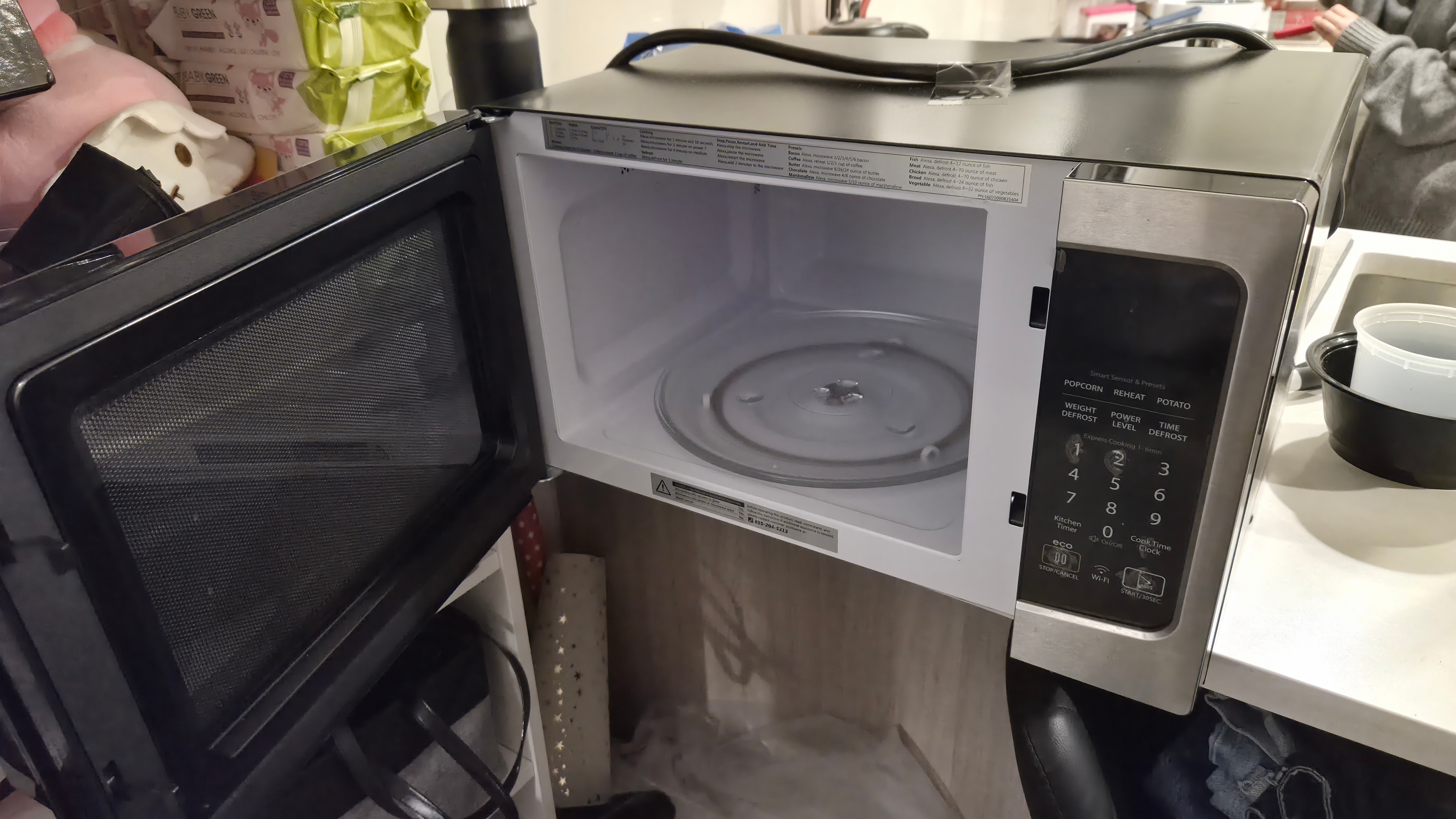 Toshiba Smart Microwave 1.3 Cu Ft 1100W - photo 4