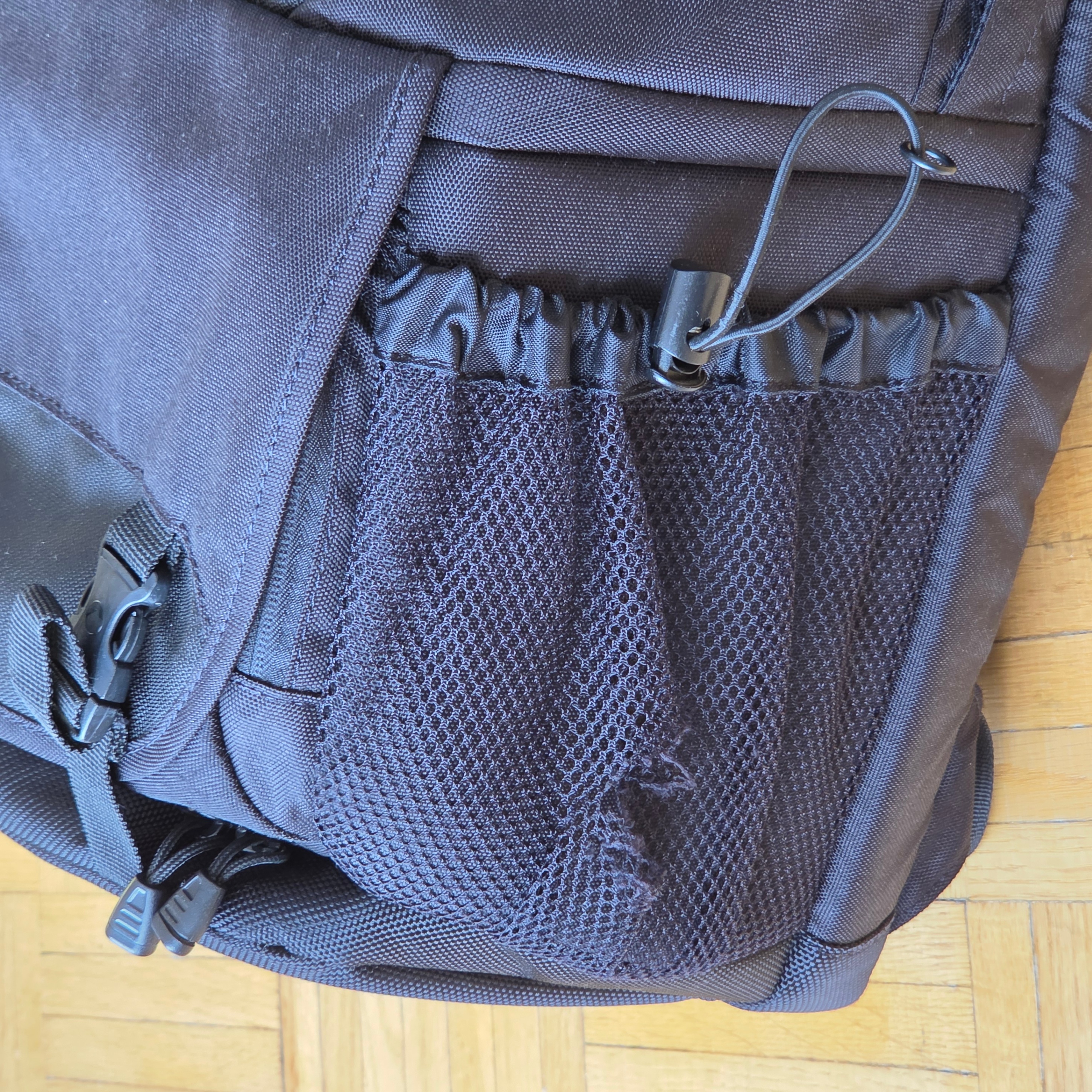 Lowe Pro Fastpack 250 Camera and Laptop Bag - photo 4