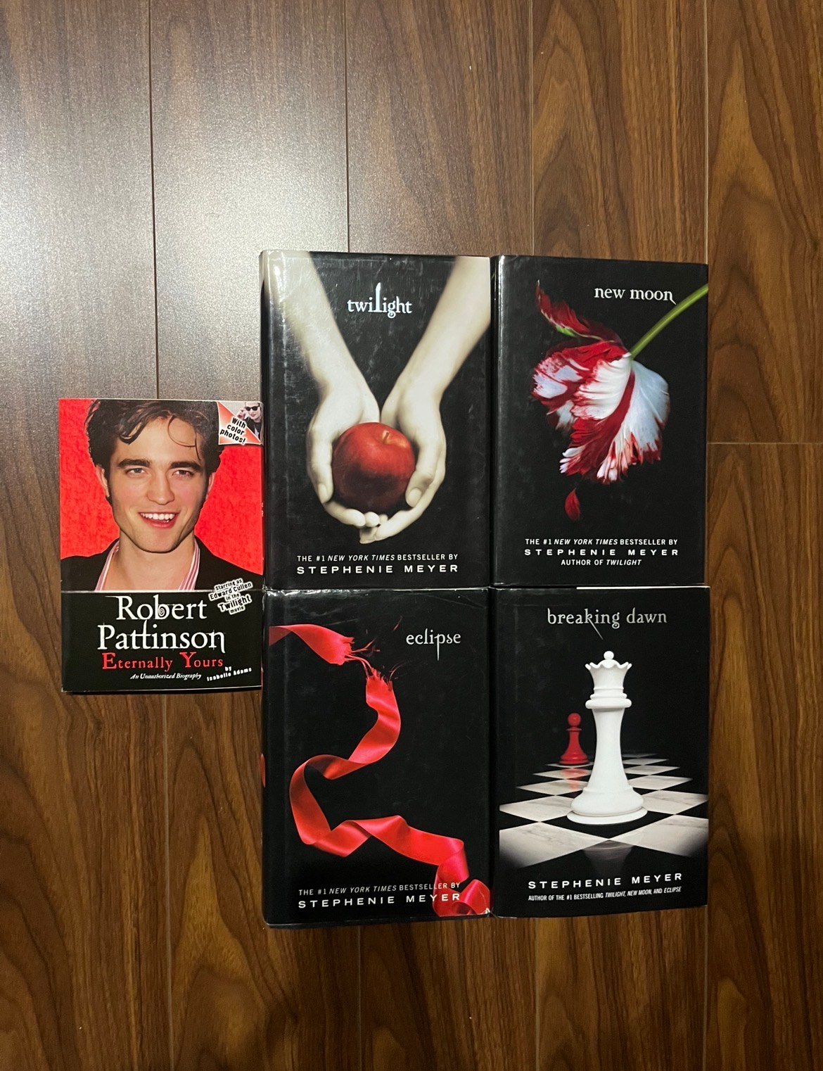 Twilight Series (Hardcover) + Robert Pattinson Bonus Book