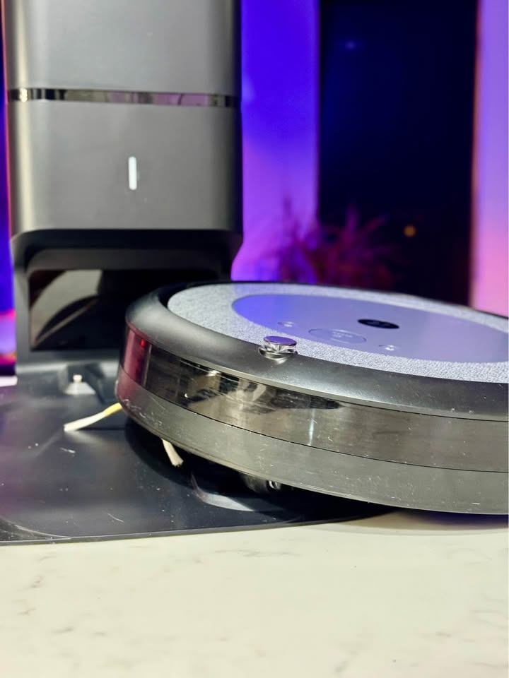 iRobot Roomba i3+ vacuum. Like new! - photo 3