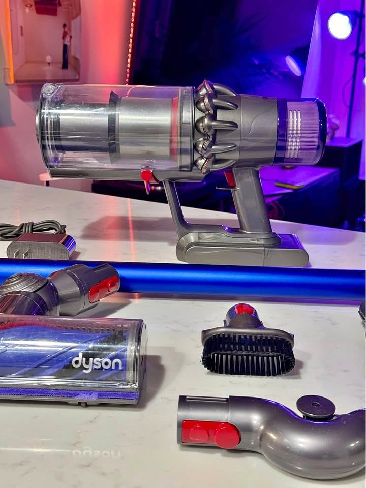 Dyson V11 + set of accessories! - photo 5
