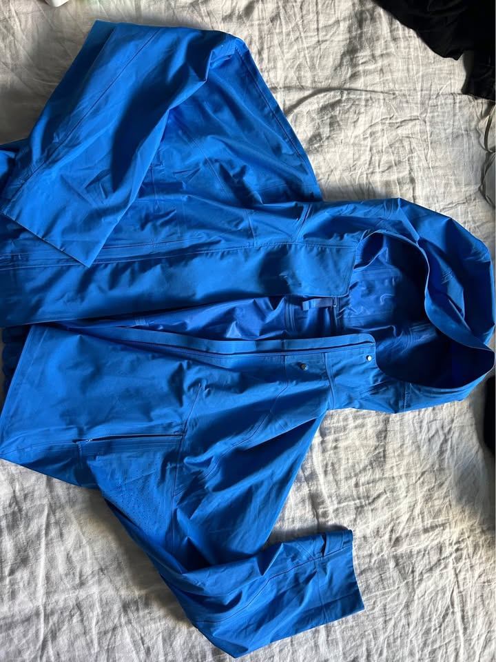 Lululemon Rain chaser Rain Jacket (Size 6) - photo 5