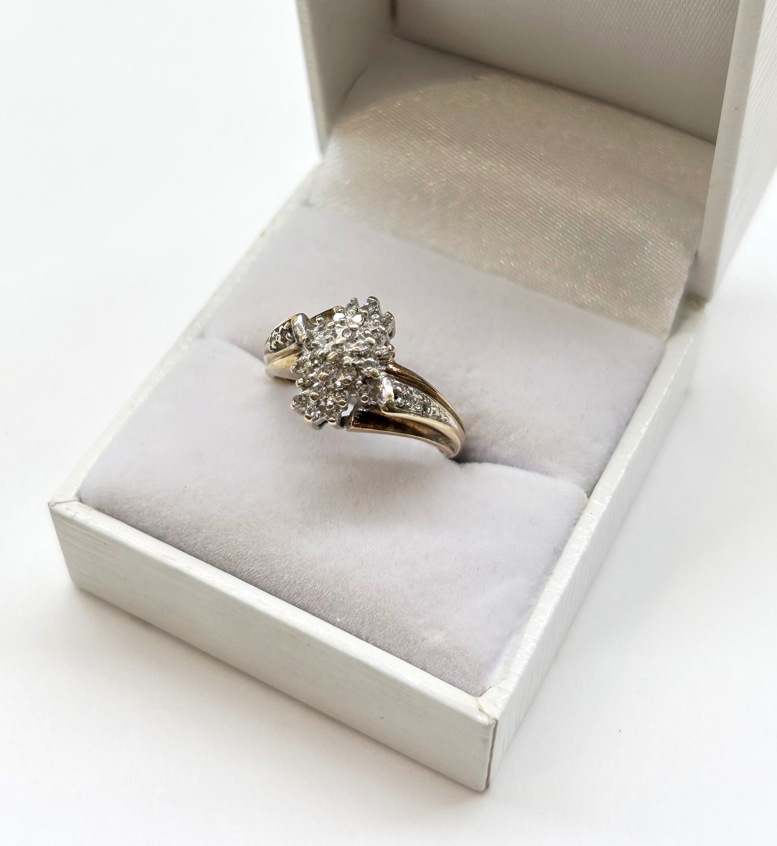 10K Yellow Gold Ring With Various Diamonds - photo 3