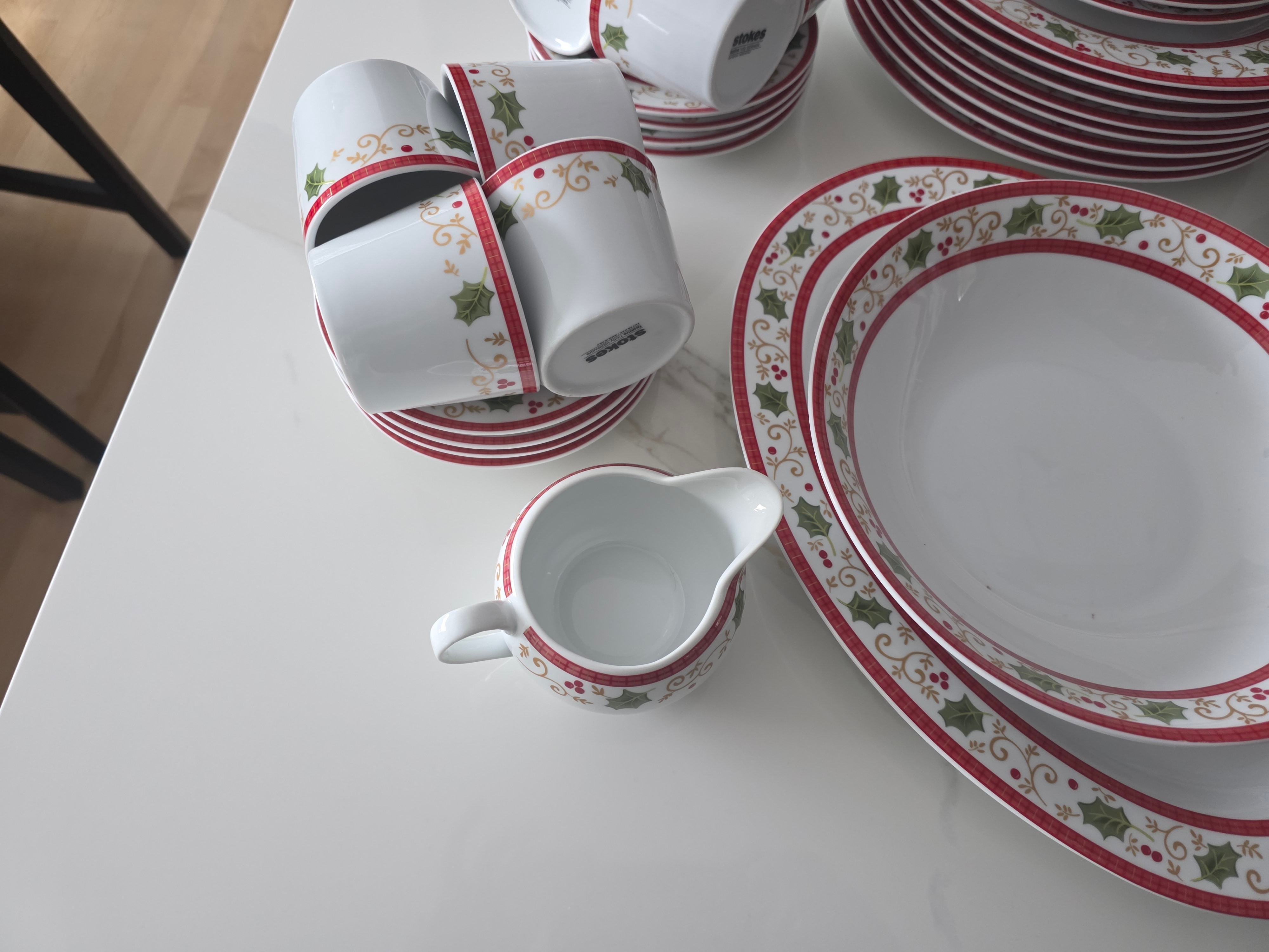 Holiday Collection 44-Piece Porcelain Dinnerware Set - photo 5