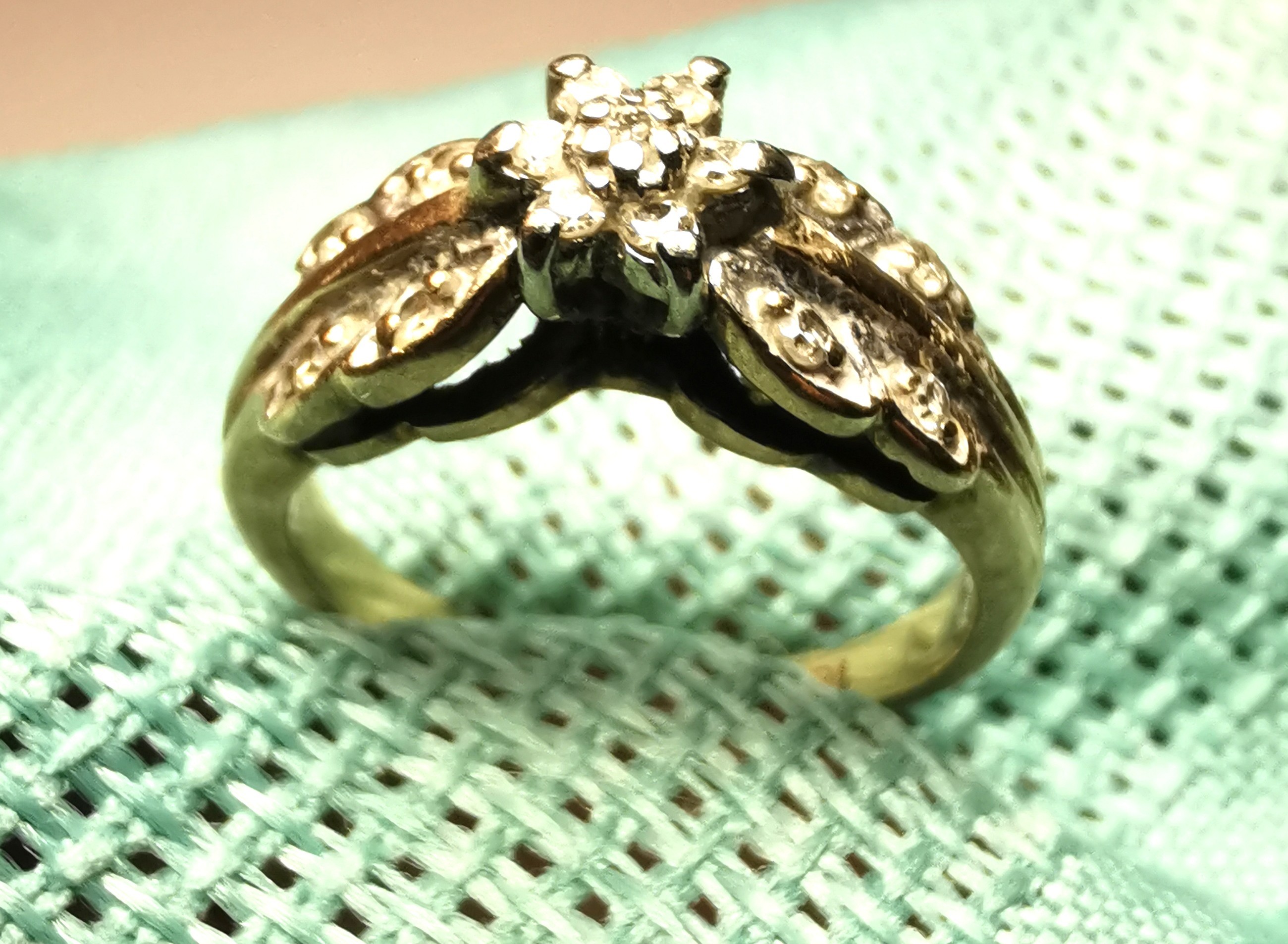Heavy 3g Vintage 10K Yellow Gold Diamond Cluster Ring Size 4