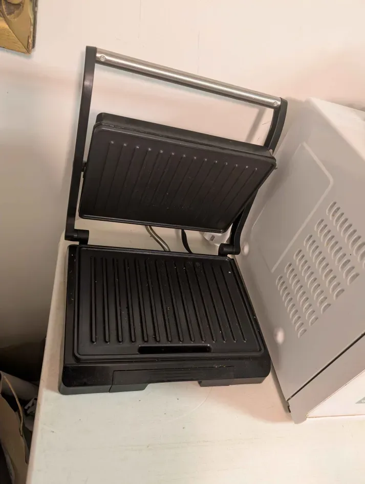Toaster and microwave - photo 2