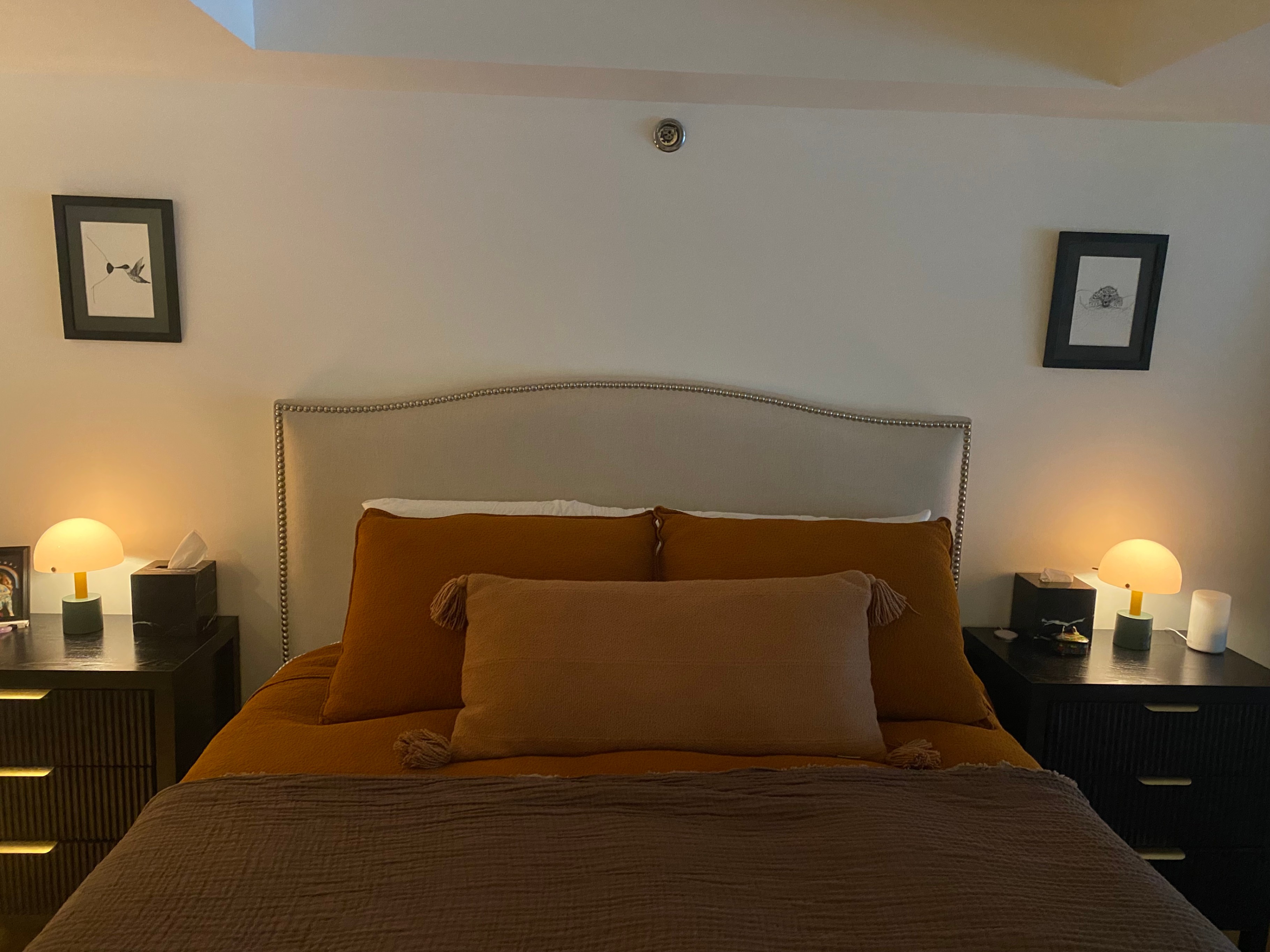Like new Crate & Barrel Queen Bed+Mattress -Linen, Storage Bed - photo 3